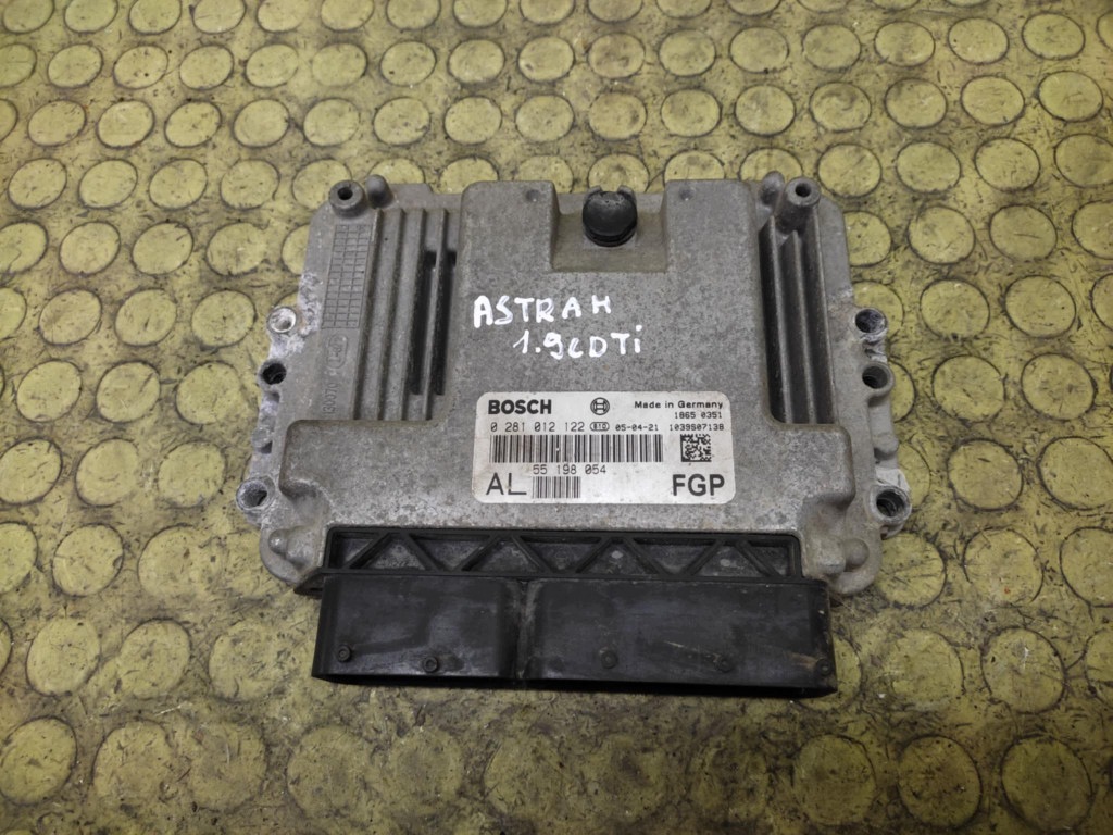 OPEL ASTRA H 1.9 CDTI unité de commande électronique uce moteur 0281012122
