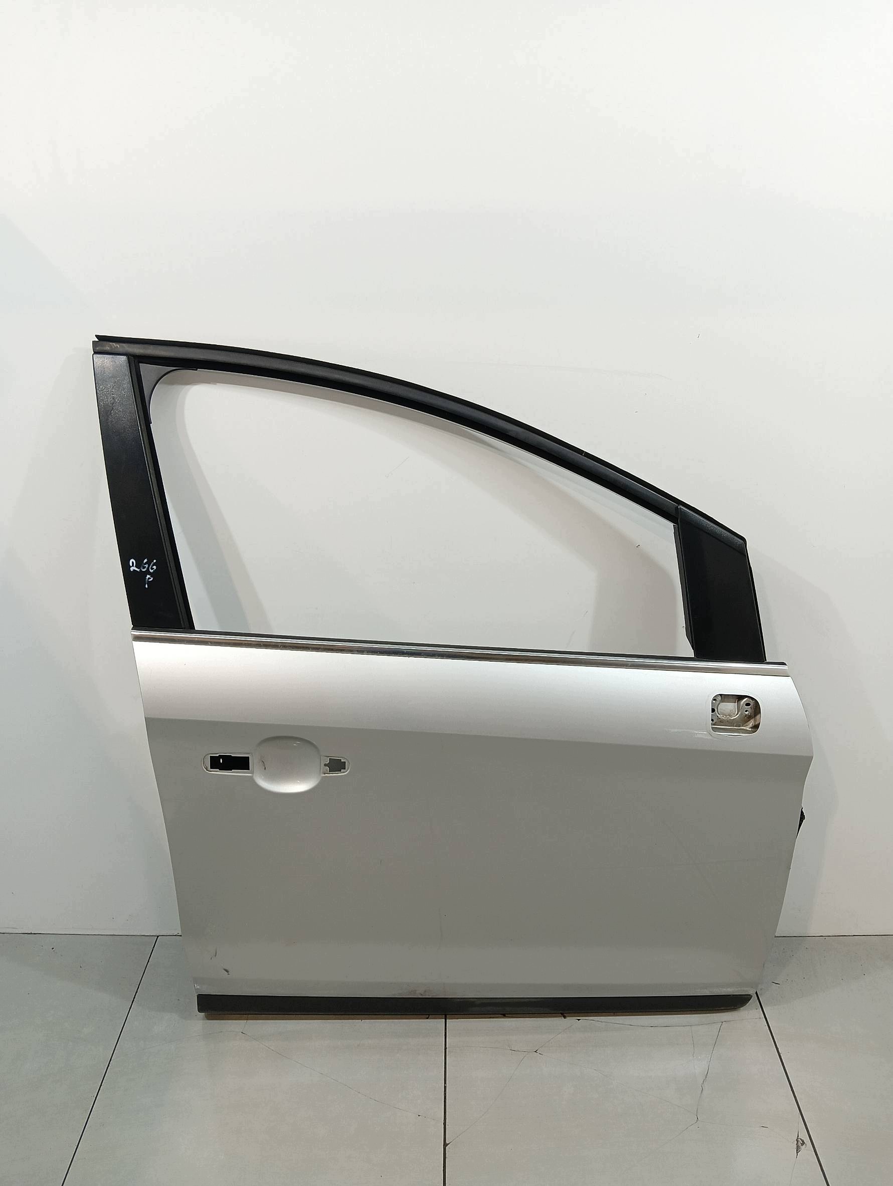 door right front O8 Ford Kuga and (2008-2012)