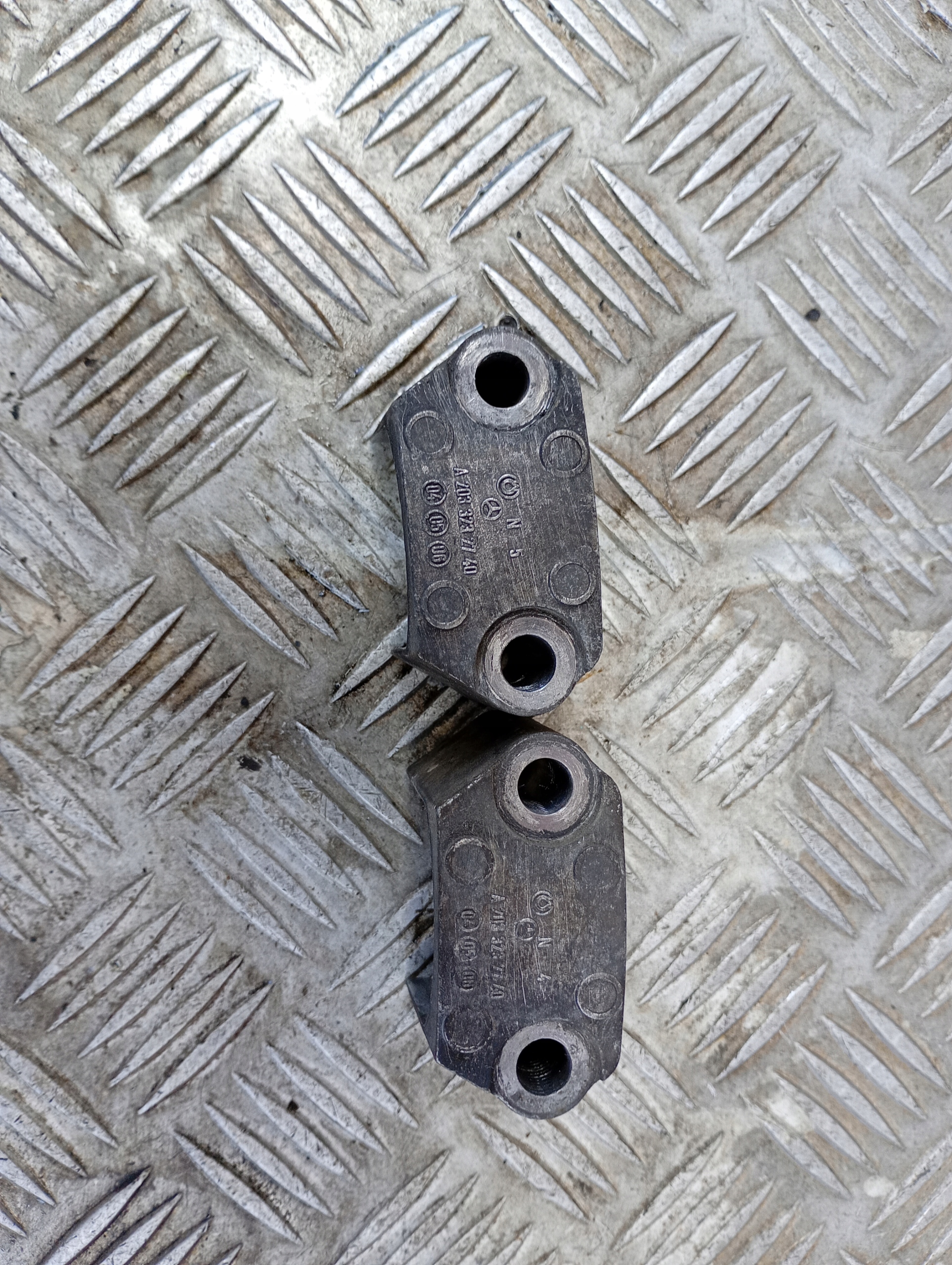 MERCEDES W203 Halter des stabilisators links oder rechts