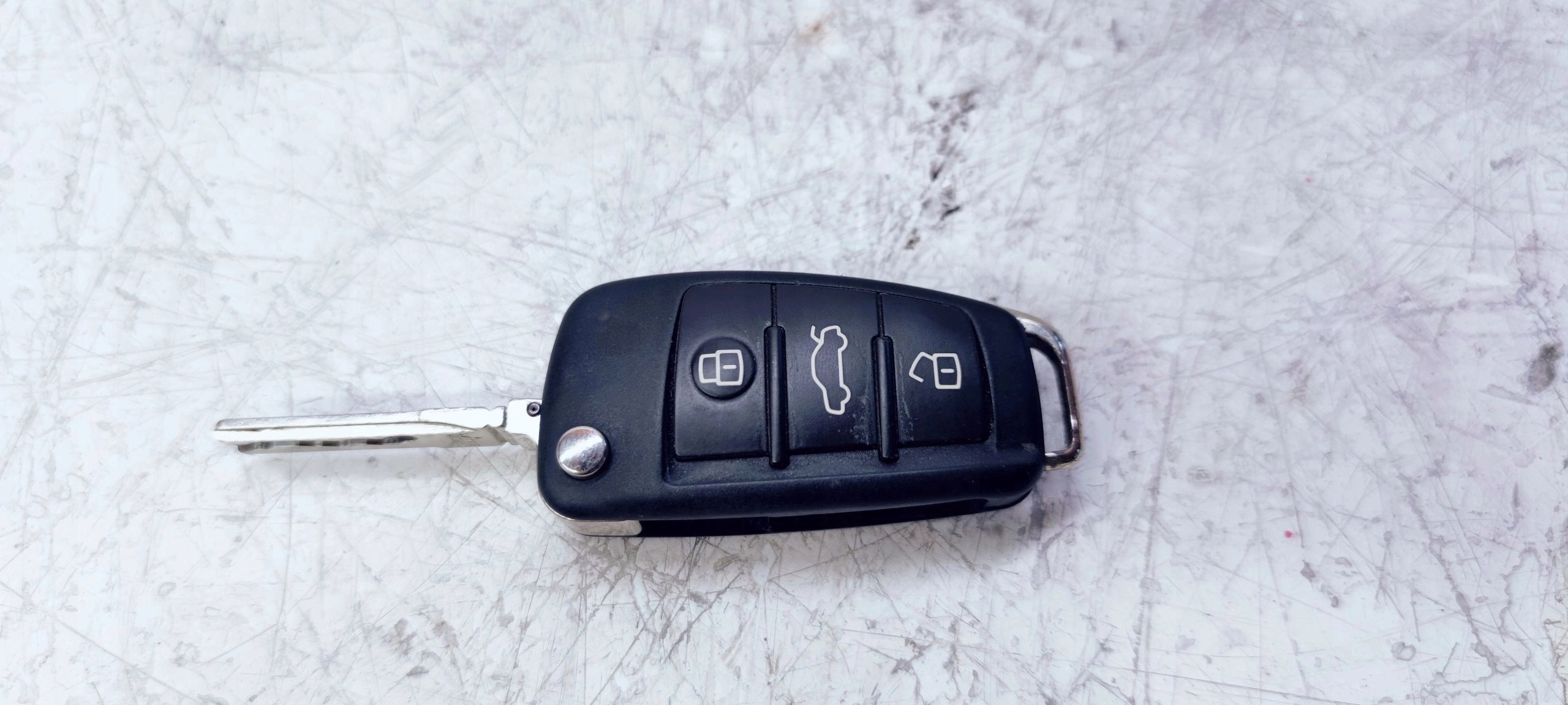 key PILOT SCYZORYK AUDI A1 8X Q3 8X0837220D *1