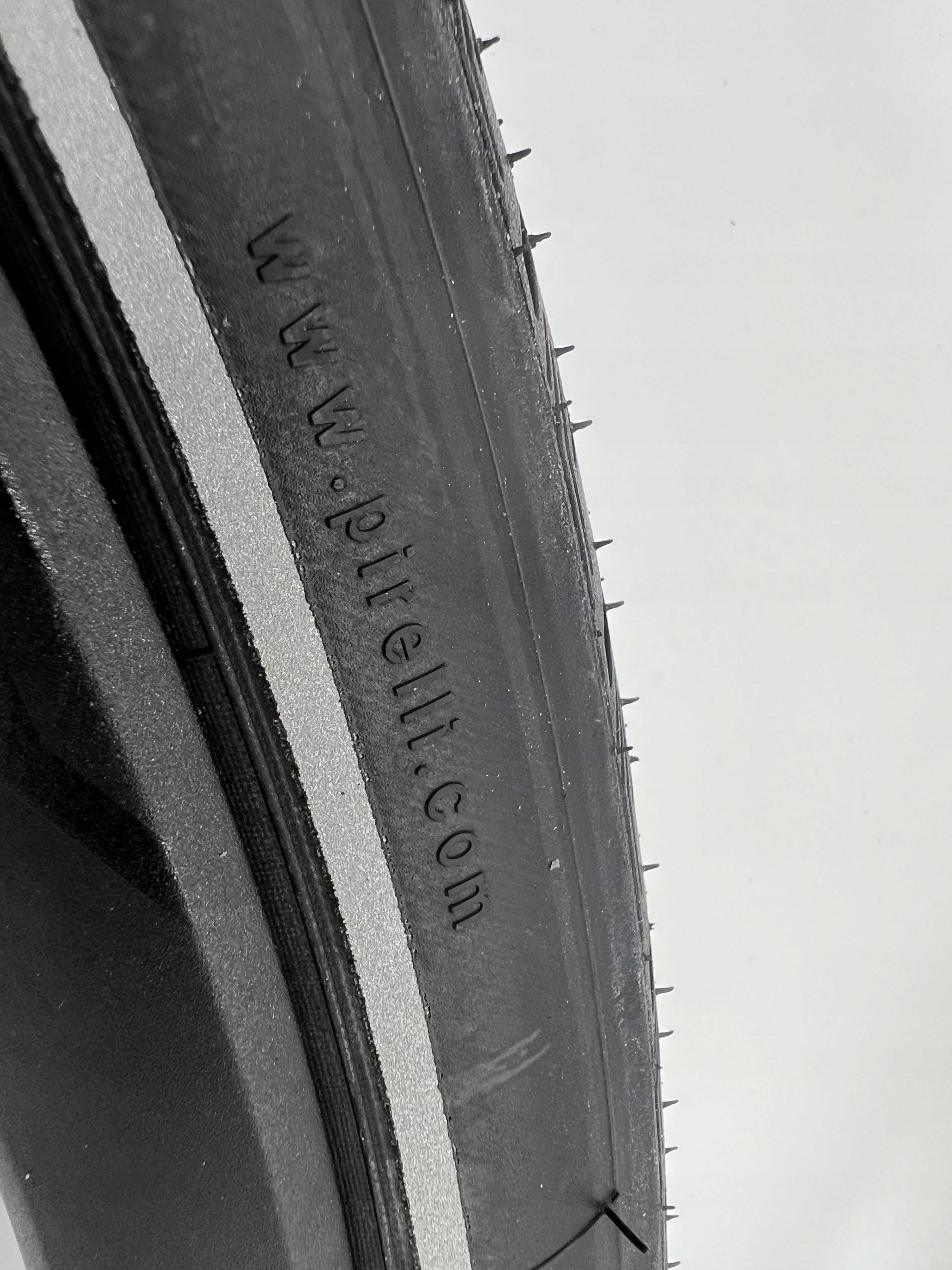 Opona rowerowa do roweru PIRELLI DTS 28x1.75 47-622 REFLEX Antyprzebiciowa Waga 690 g