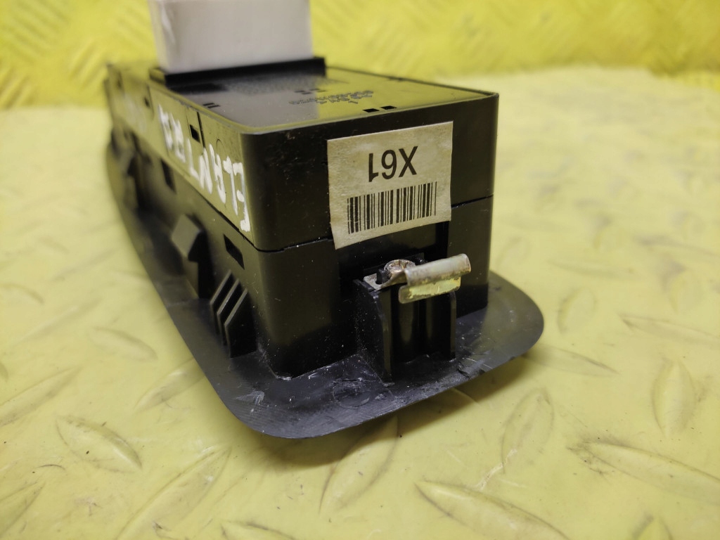 HYUNDAI ELANTRA window control switch 935702D000