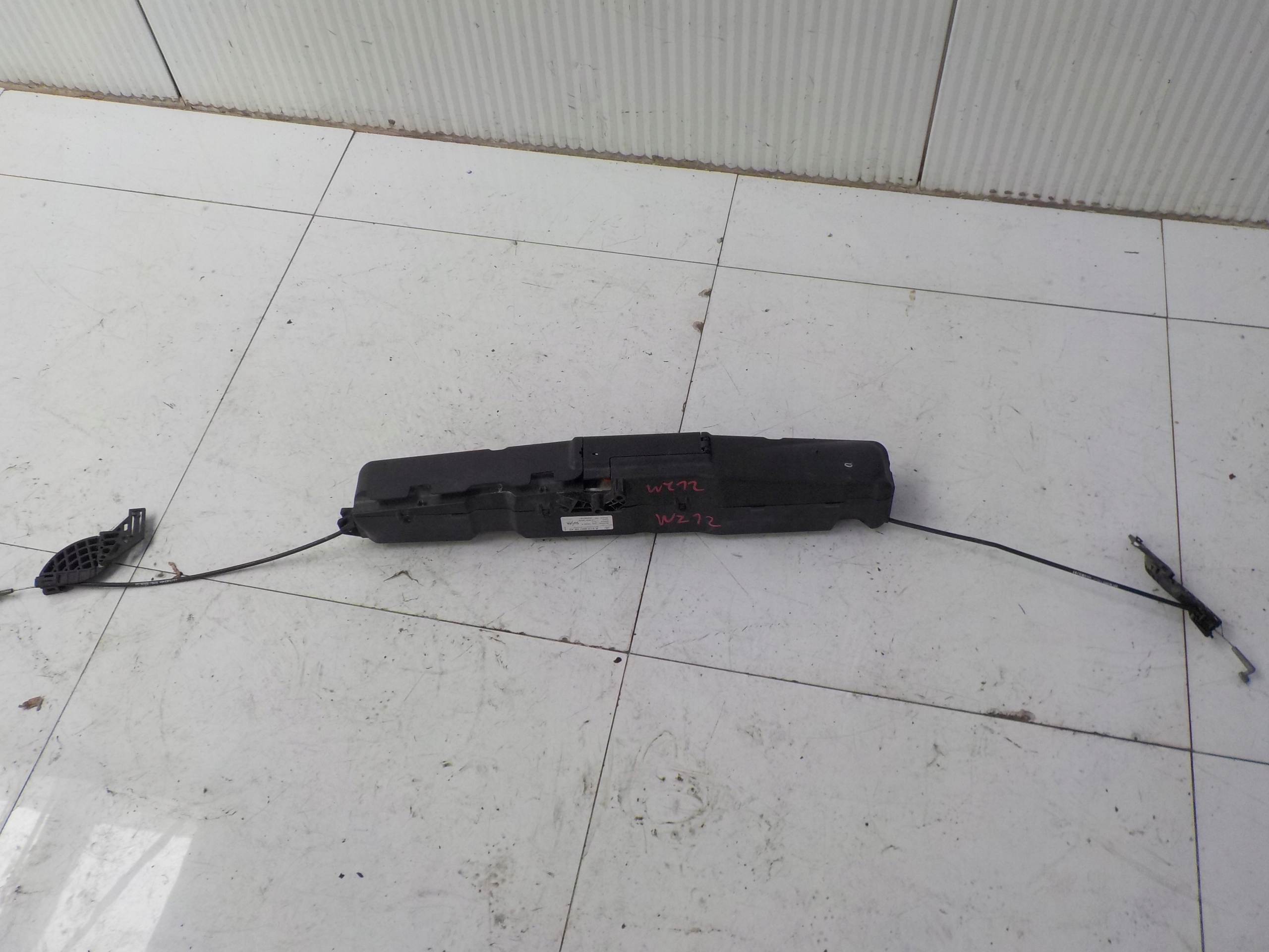 MERCEDES W212 механизм закрылка A2128200842