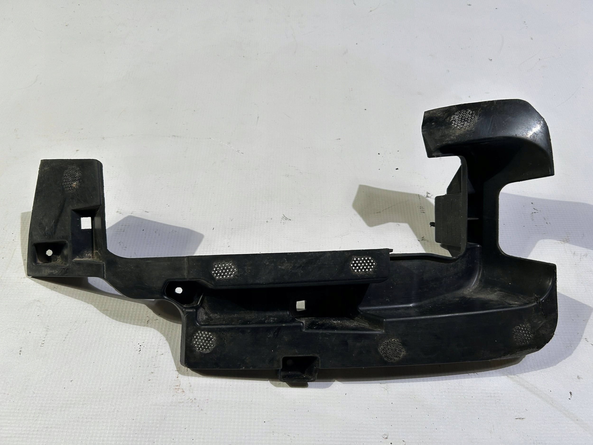 support holder lights of a bumper left front Jeep Grand Cherokee WL 2021