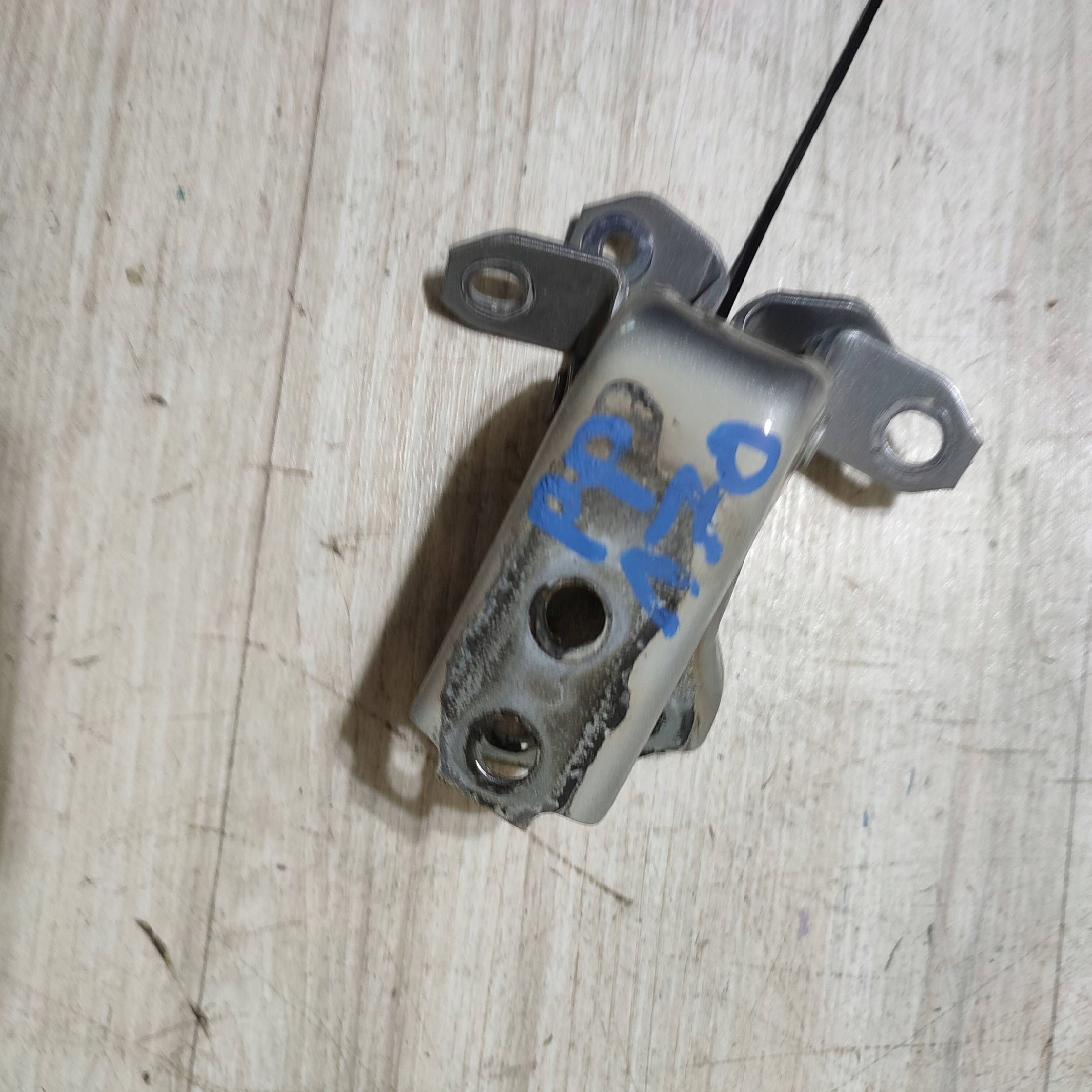 hinges door przednich front side right Suzuki Vitara (LY)