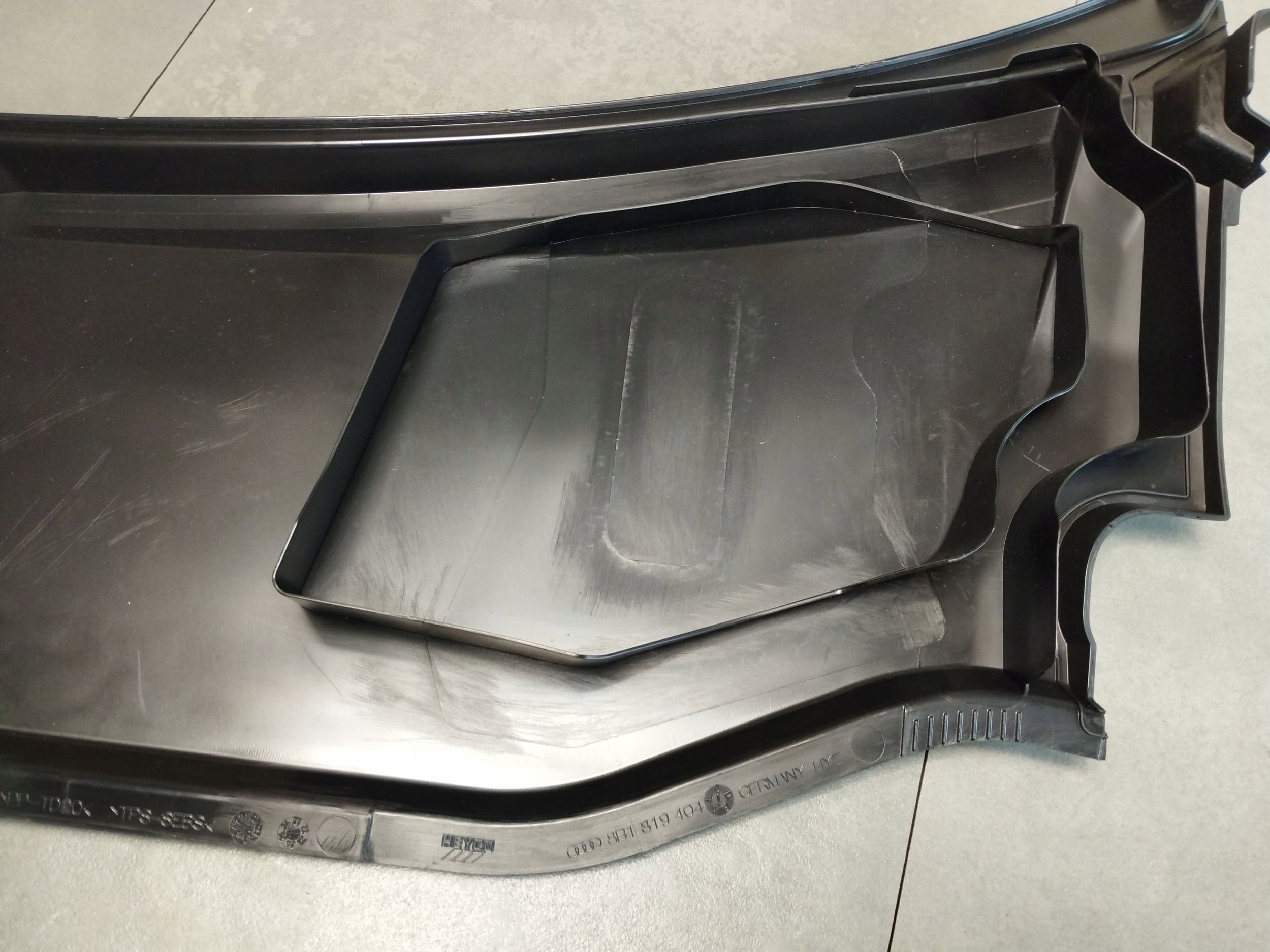 Audi A5 B10 torpedo right 8B1819404