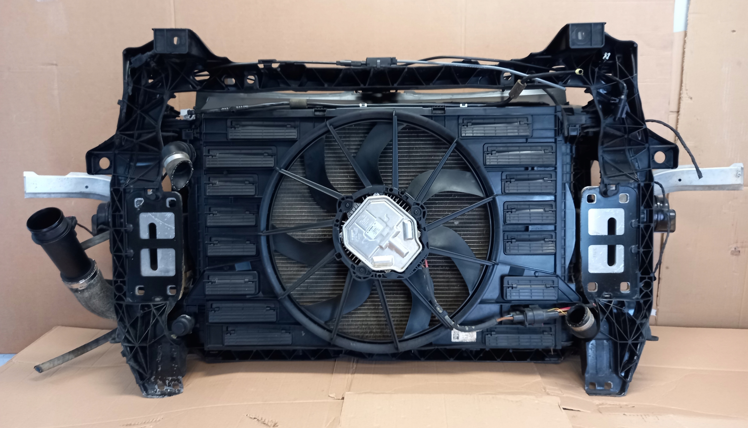 PAS PRZEDNI KOMPLET CHŁODNIC AUDI Q7 4MB 4MG 3.0 TDi 8W0121251N