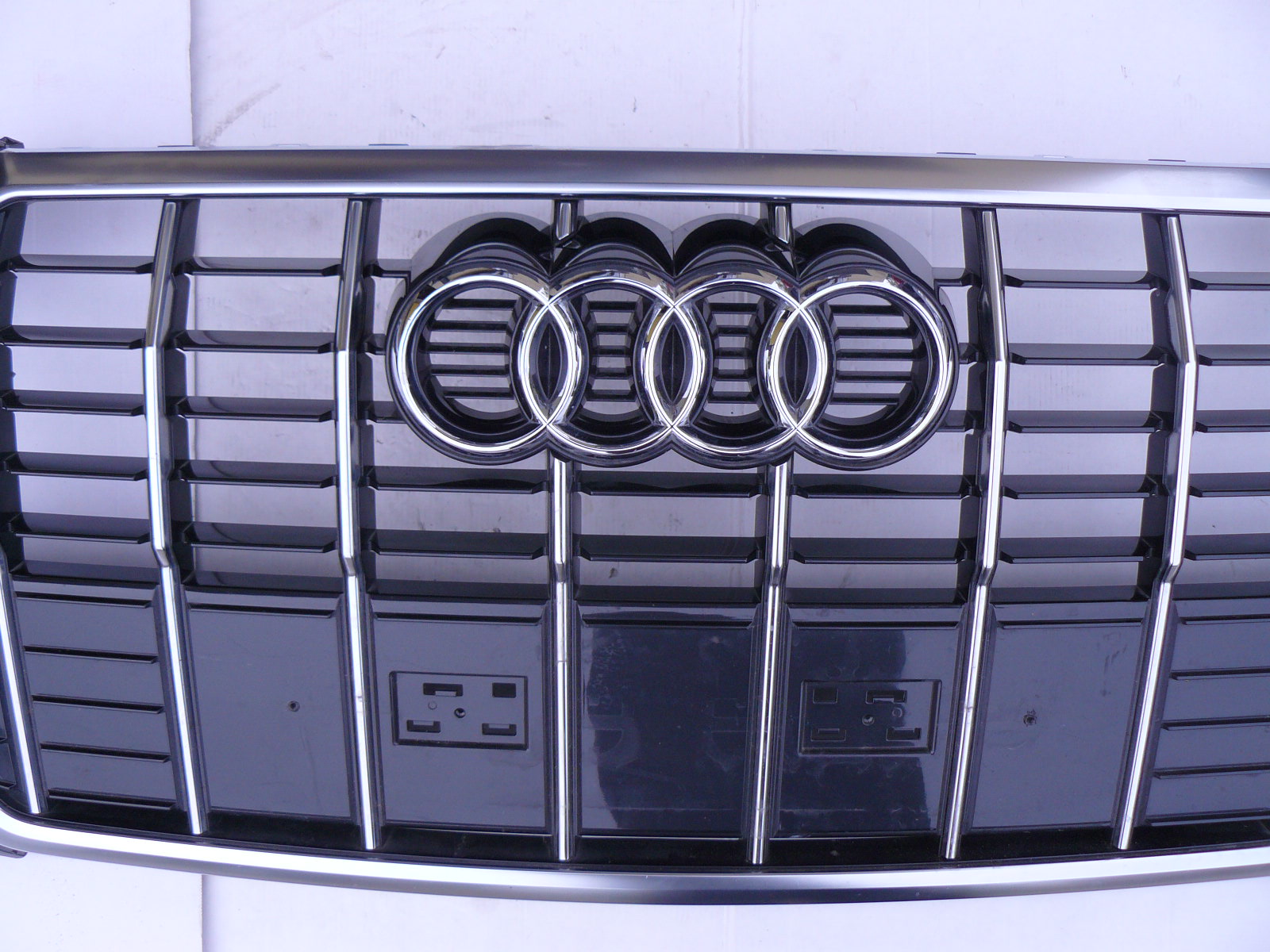 Audi OE 83A853651B 83A853651C решетка радиатора