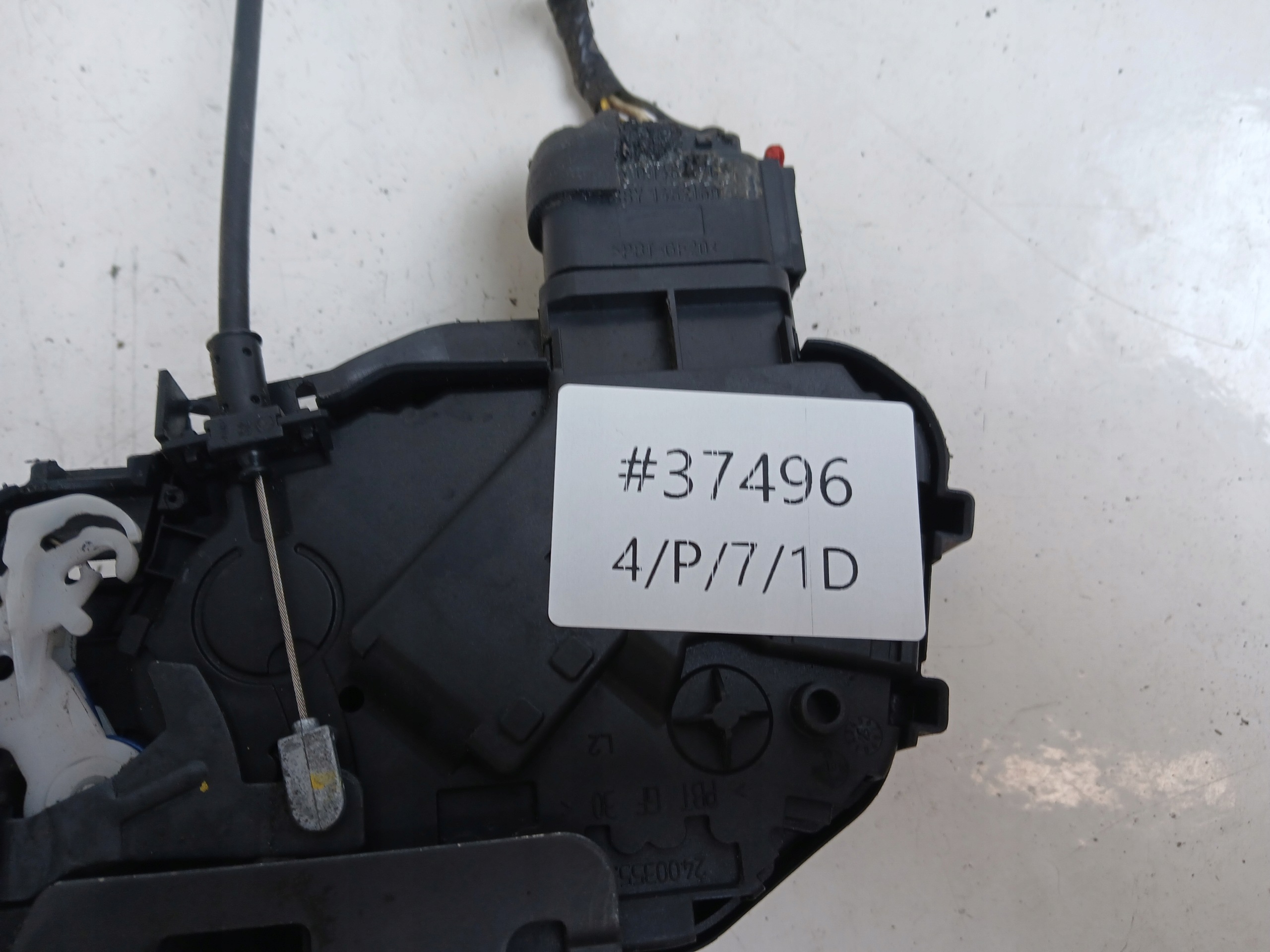 VOLVO V70 III lock door left front 31253673