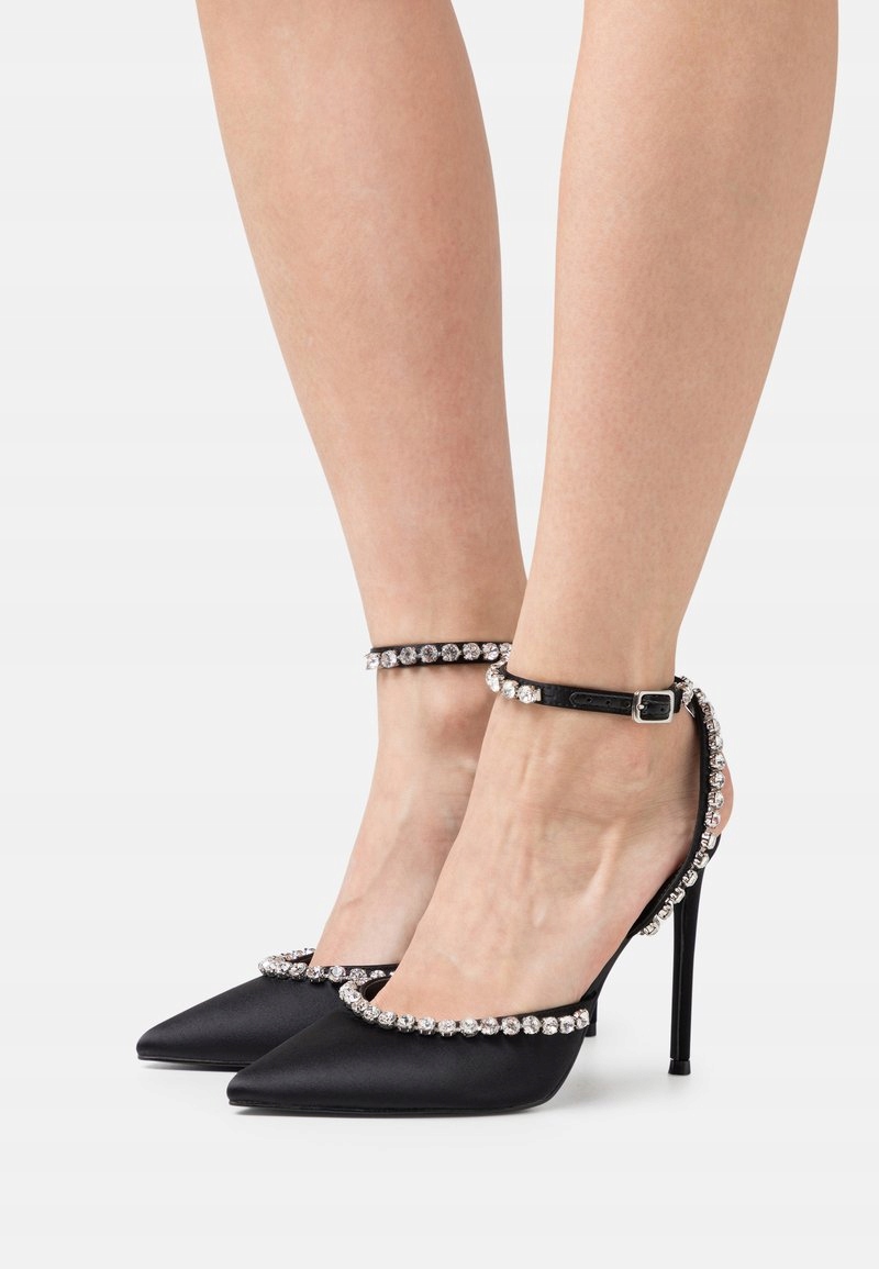 Boty s ozdobnými kameny Steve Madden 40