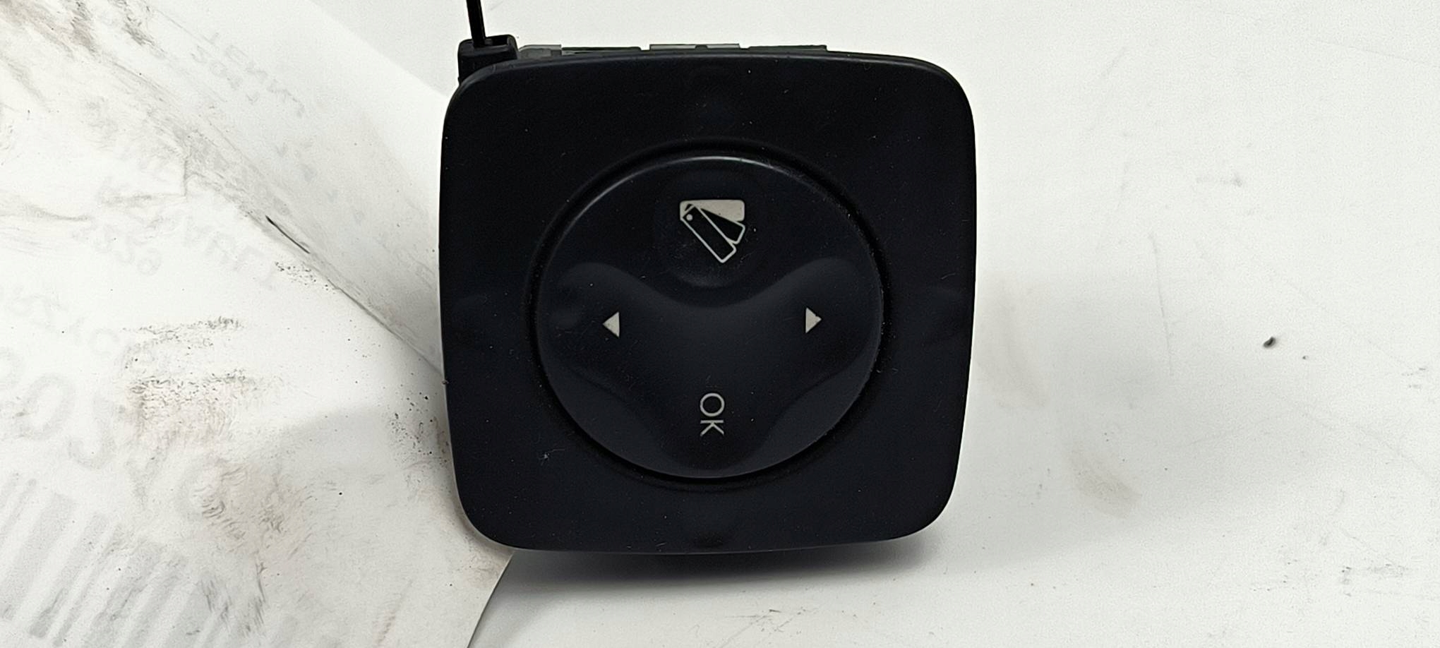 button PANEL WYSWIETLACZA 283950001R RENAULT MEGANE SCENIC III