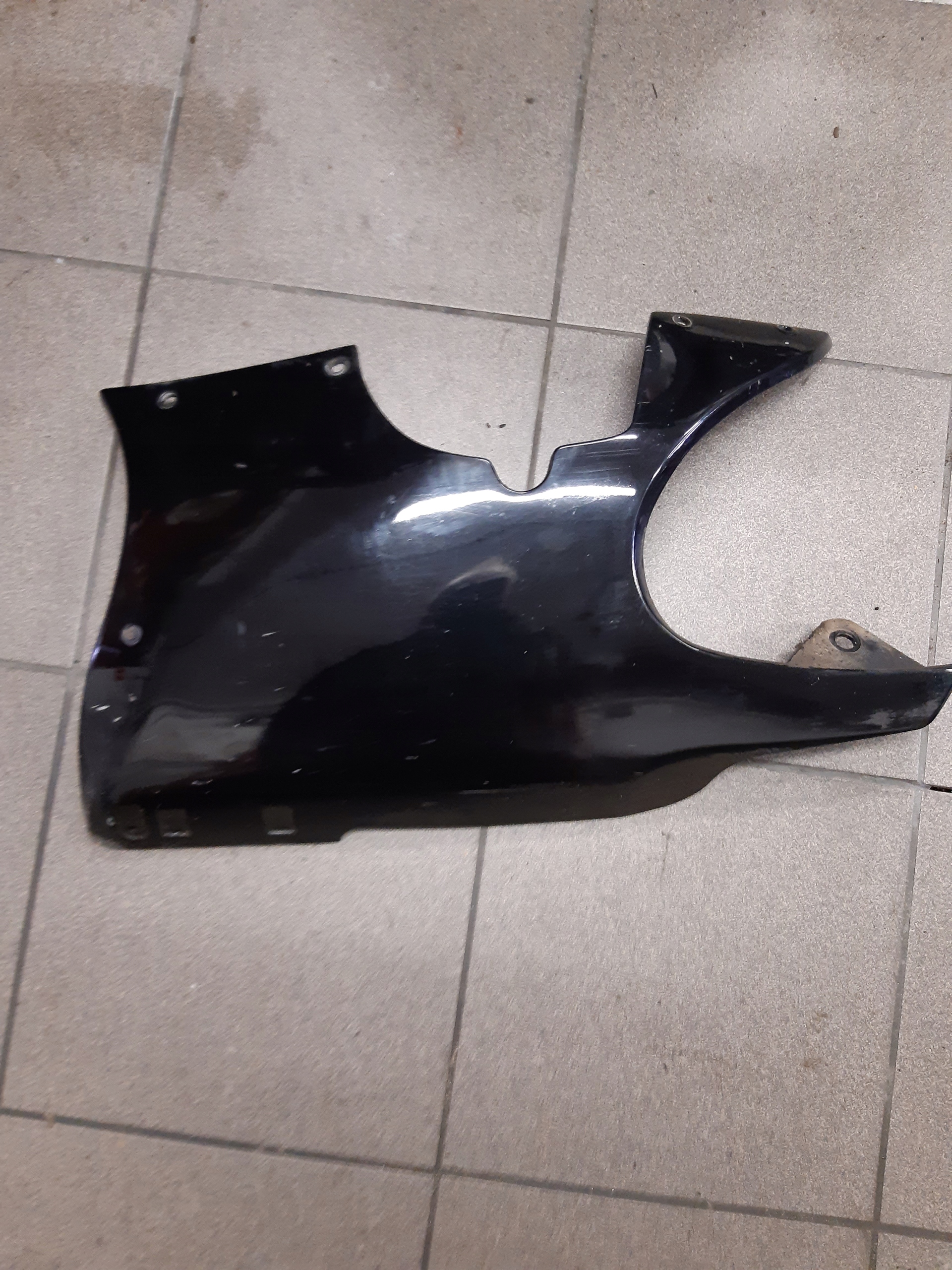 Обтекатель нижняя сторона бекон gsxf 750 яйцо 98-06 слева