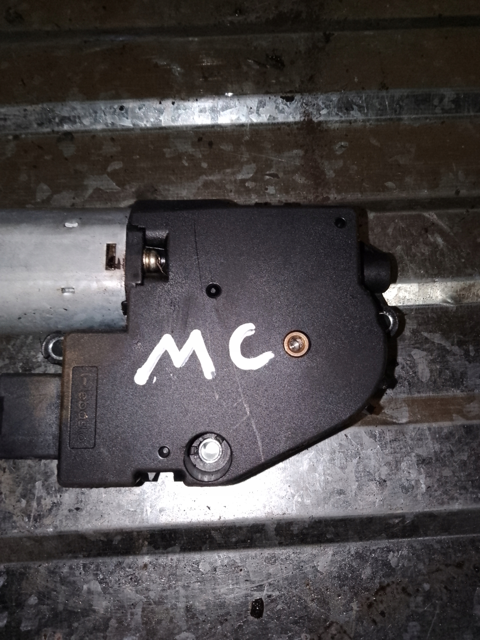 MOTOR SCHIEBEDACH MITSUBISHI COT VI MN105827
