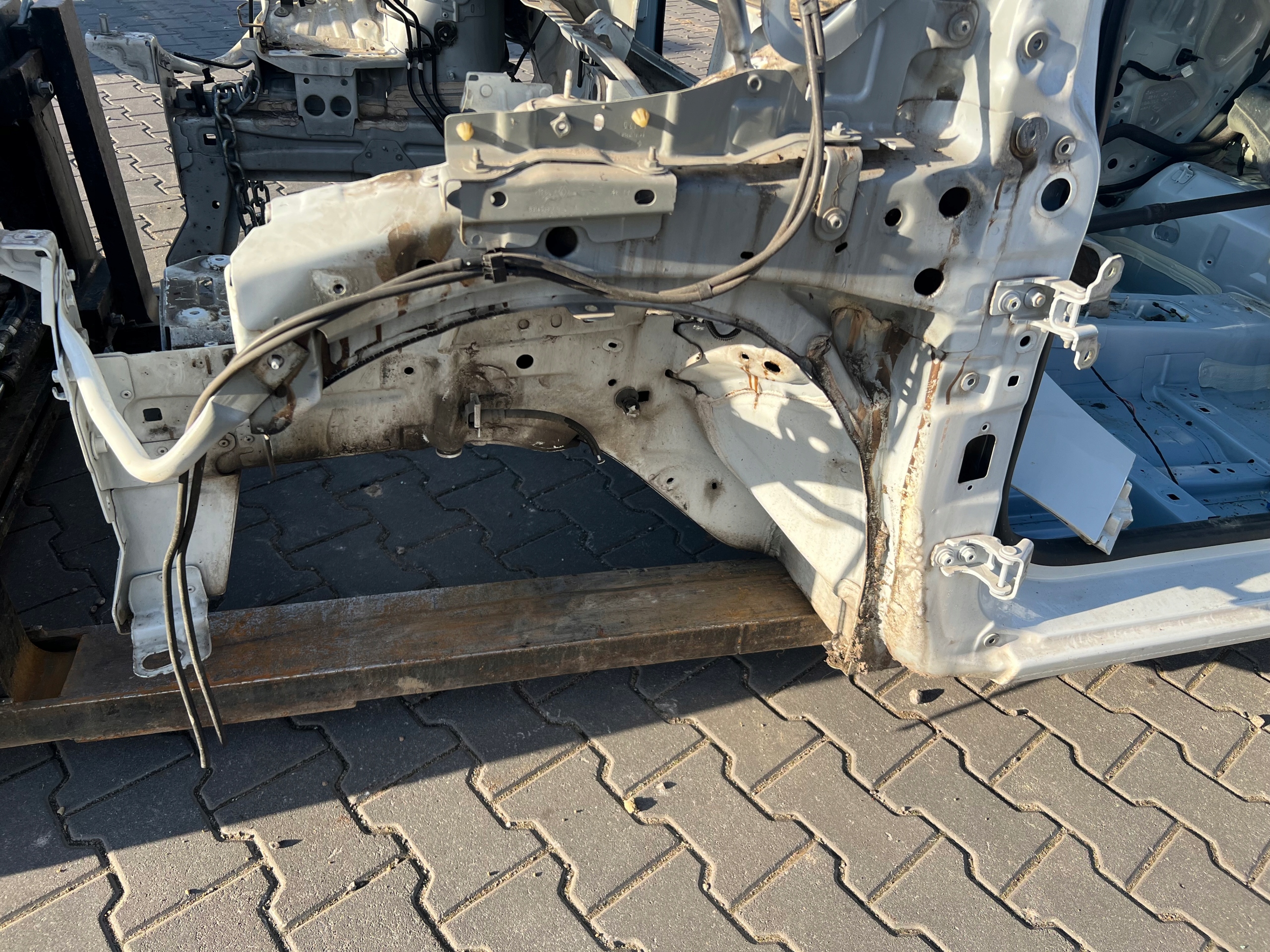 front body quarter left RENAULT CLIO IV OV369