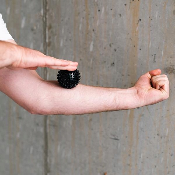 PIŁECZKA do automasażu z kolcami piłka roller masujący 6cm TWARDY MOCNY Model BLP01