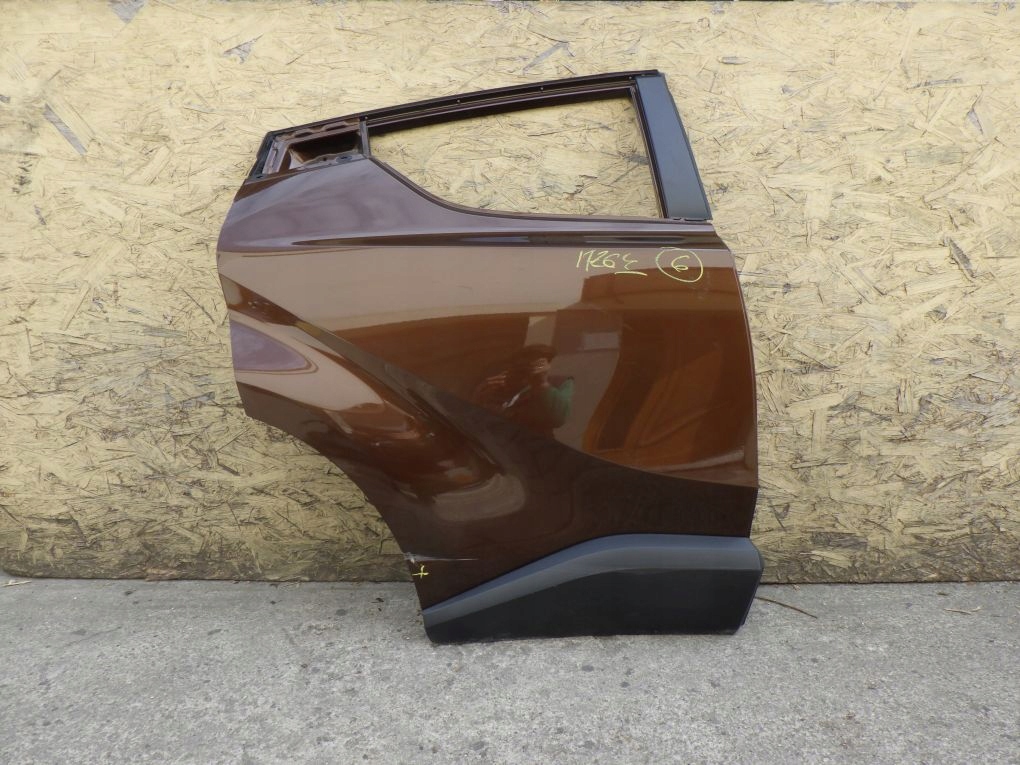 TOYOTA C-HR CHR door right rear.