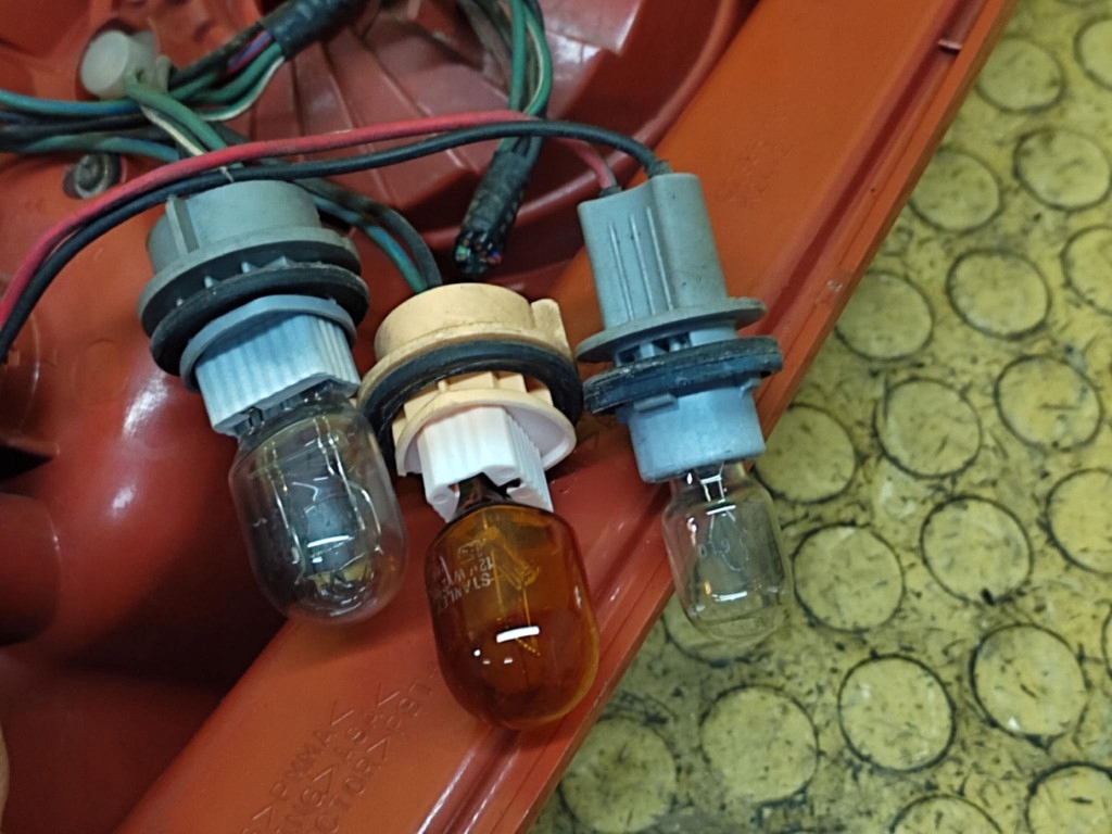 MAZDA 5 Licht links heck