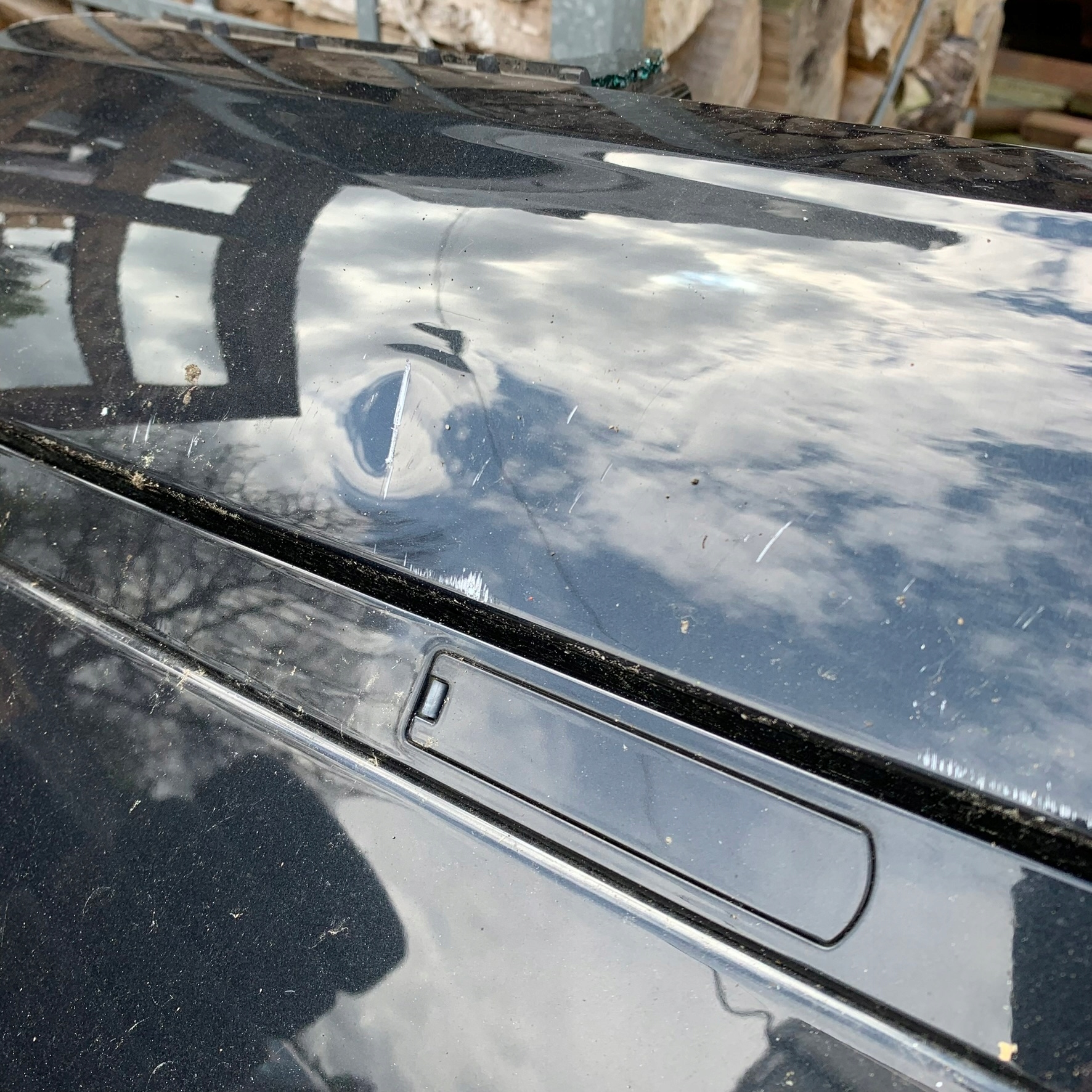 MASERATI LEVANTE DACH SŁUPKI Kolor czarny