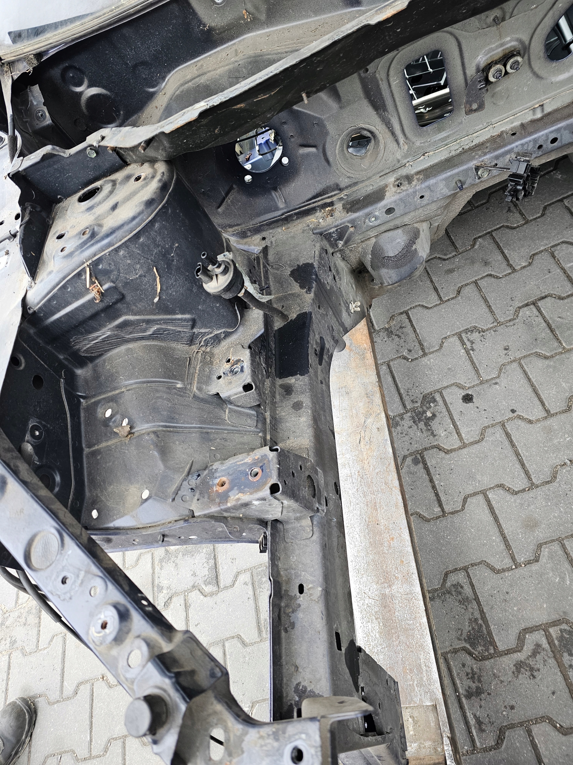 quarter front right NISSAN QASHQAI
