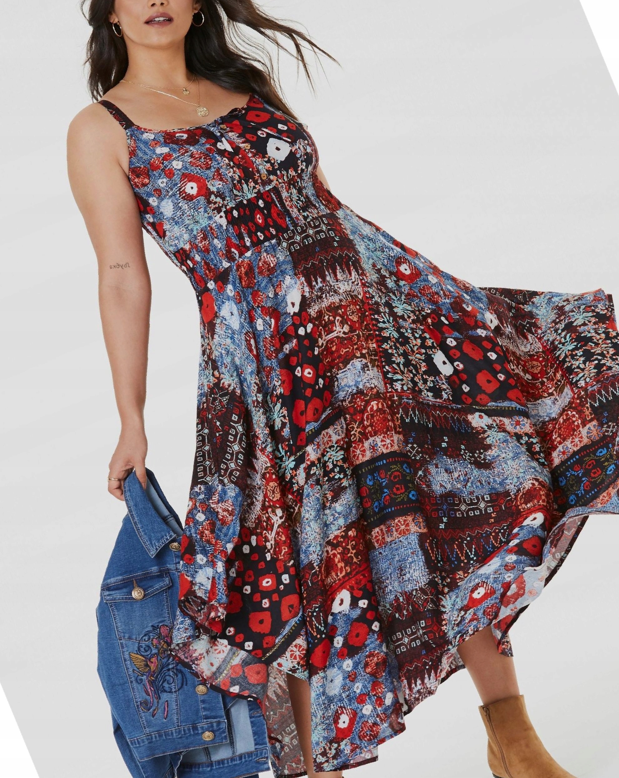 Šaty z viskózy s rozevřením na ramínkách 46