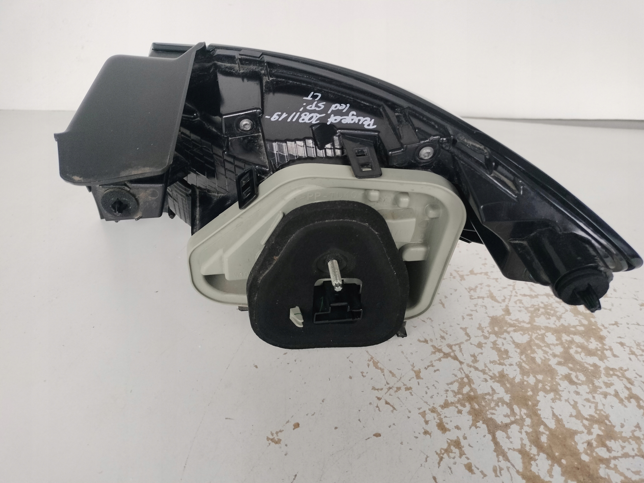 light left rear PEUGEOT 208 19- LED