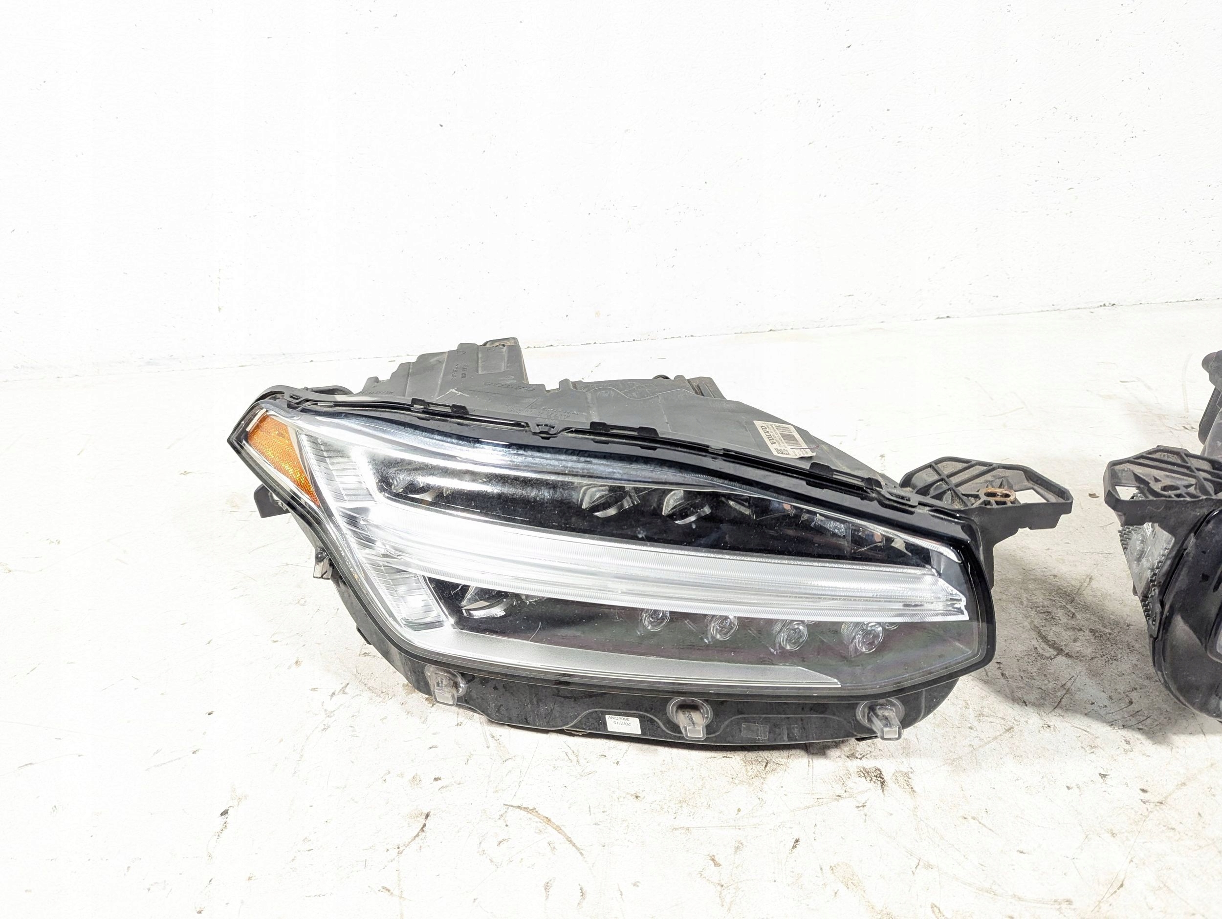 Volvo XC90 2016 Lampy przednie Producent części Volvo OE