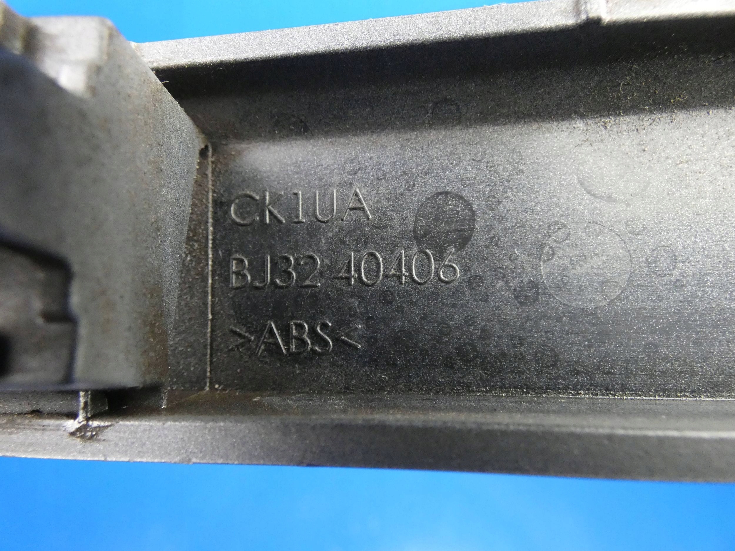 RANGE ROVER EVOQUE and L538 cap moulding bonnet boot rear part rear