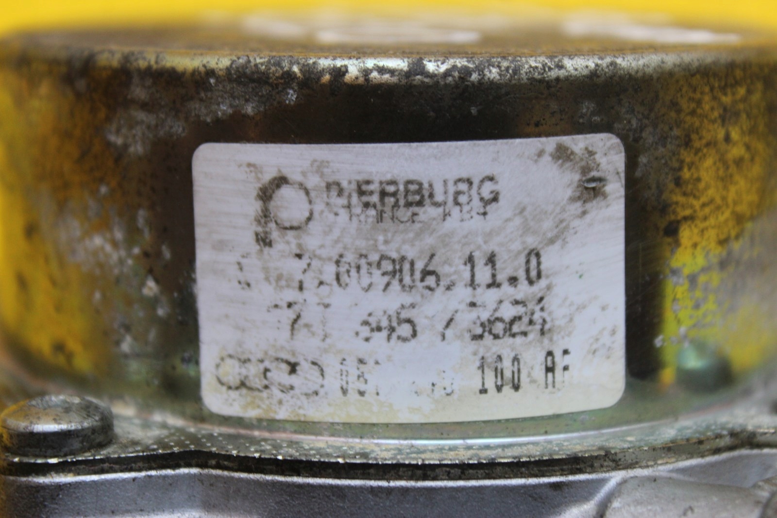 Audi OE 057145100AF насос вакум