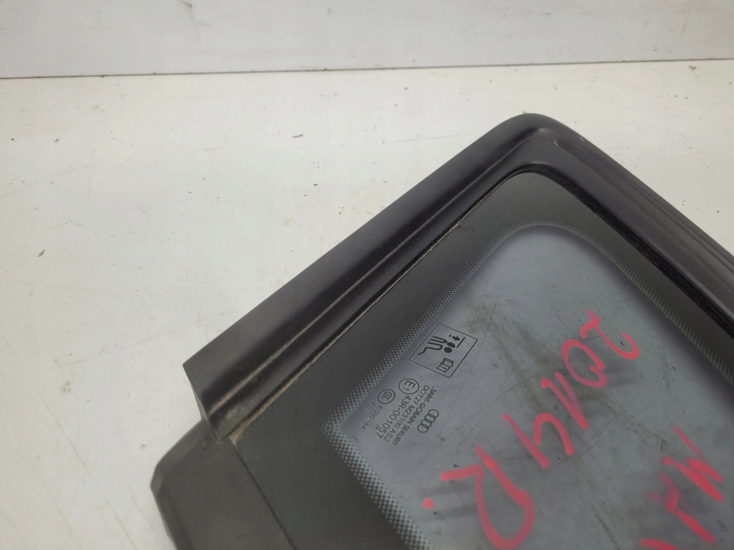 window bodywork right rear part AUDI A3 8V4 2014 ROK below LISTWE MAT