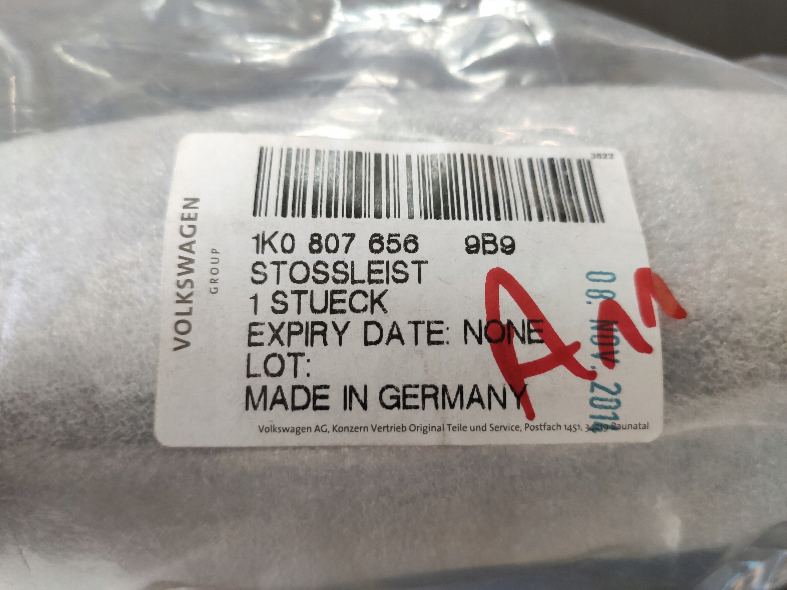 VW GOLF 5 listwa zderzaka prawa przednia 1K0807656 Kolor czarny