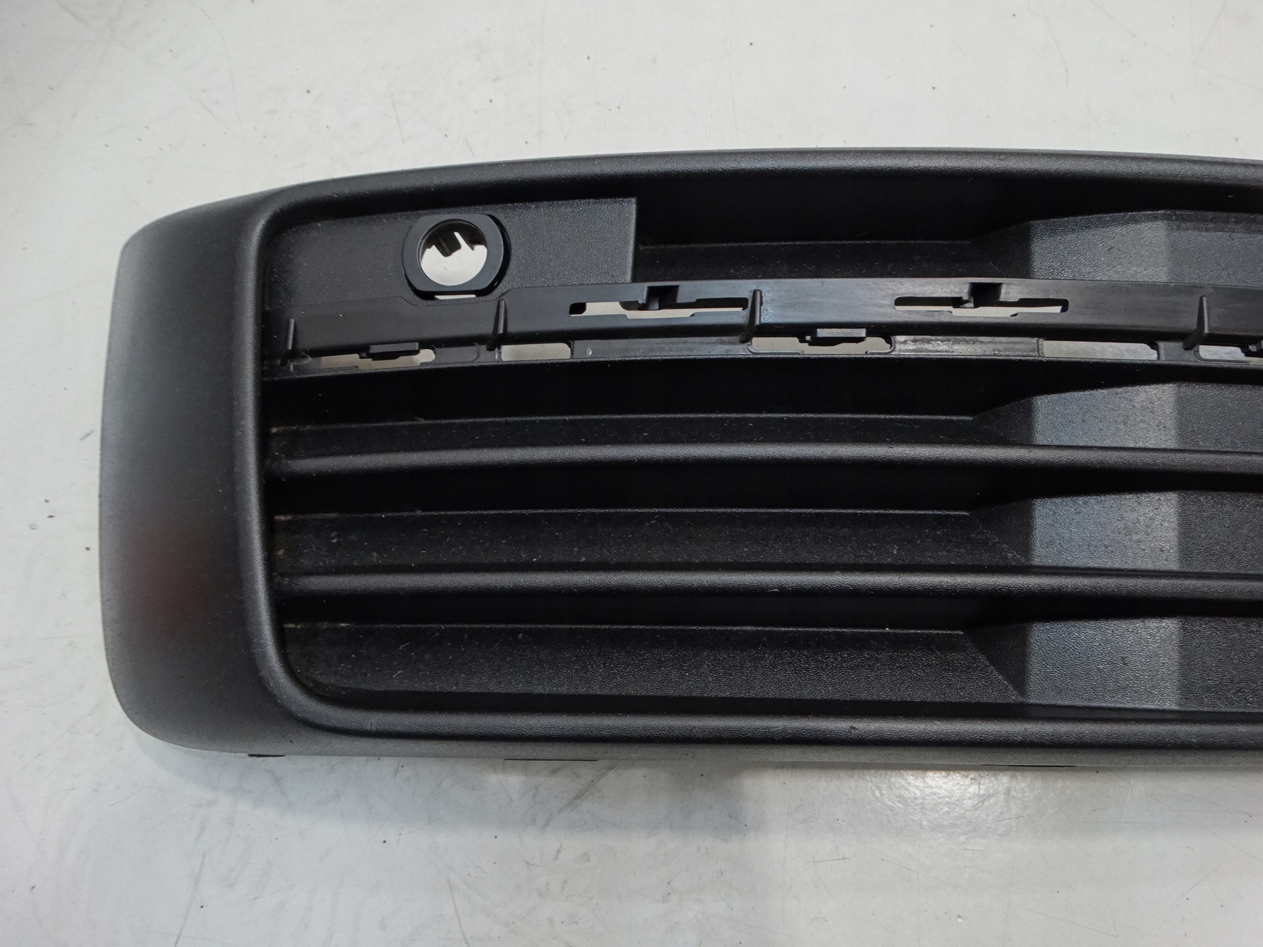 grid of a bumper left front VOLKSWAGEN TRANSPORTER T6 7E5853683