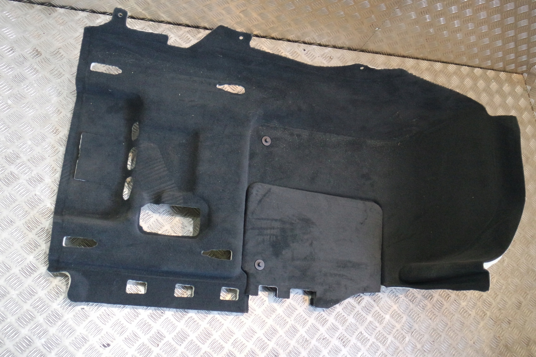 ПРАВЫЙ КОВЕР ЧЕРНЫЙ LAMBORGHINI URUS