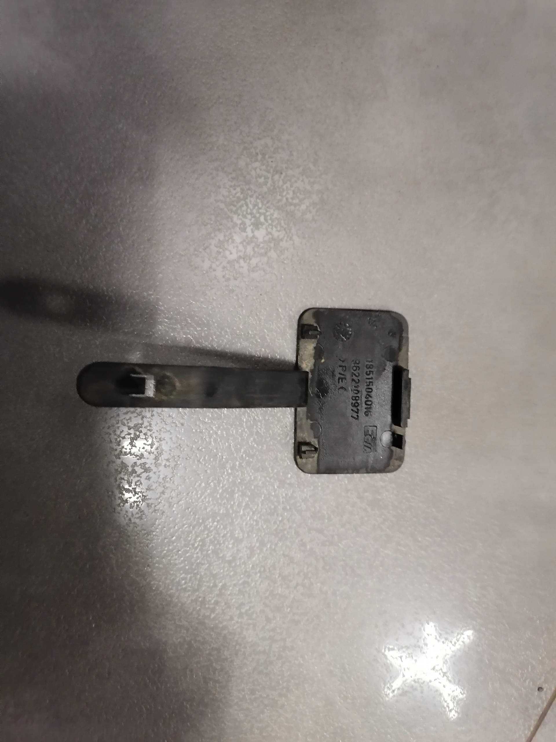 PEUGEOT 406 MK1 abschleppöse der stoßstange 9622108977