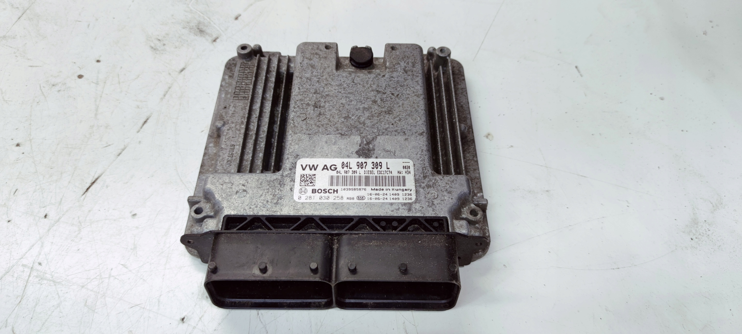 computer control unit of the engine AUDI A4 B9 A5 8W 2.0 TDI 04L907309L