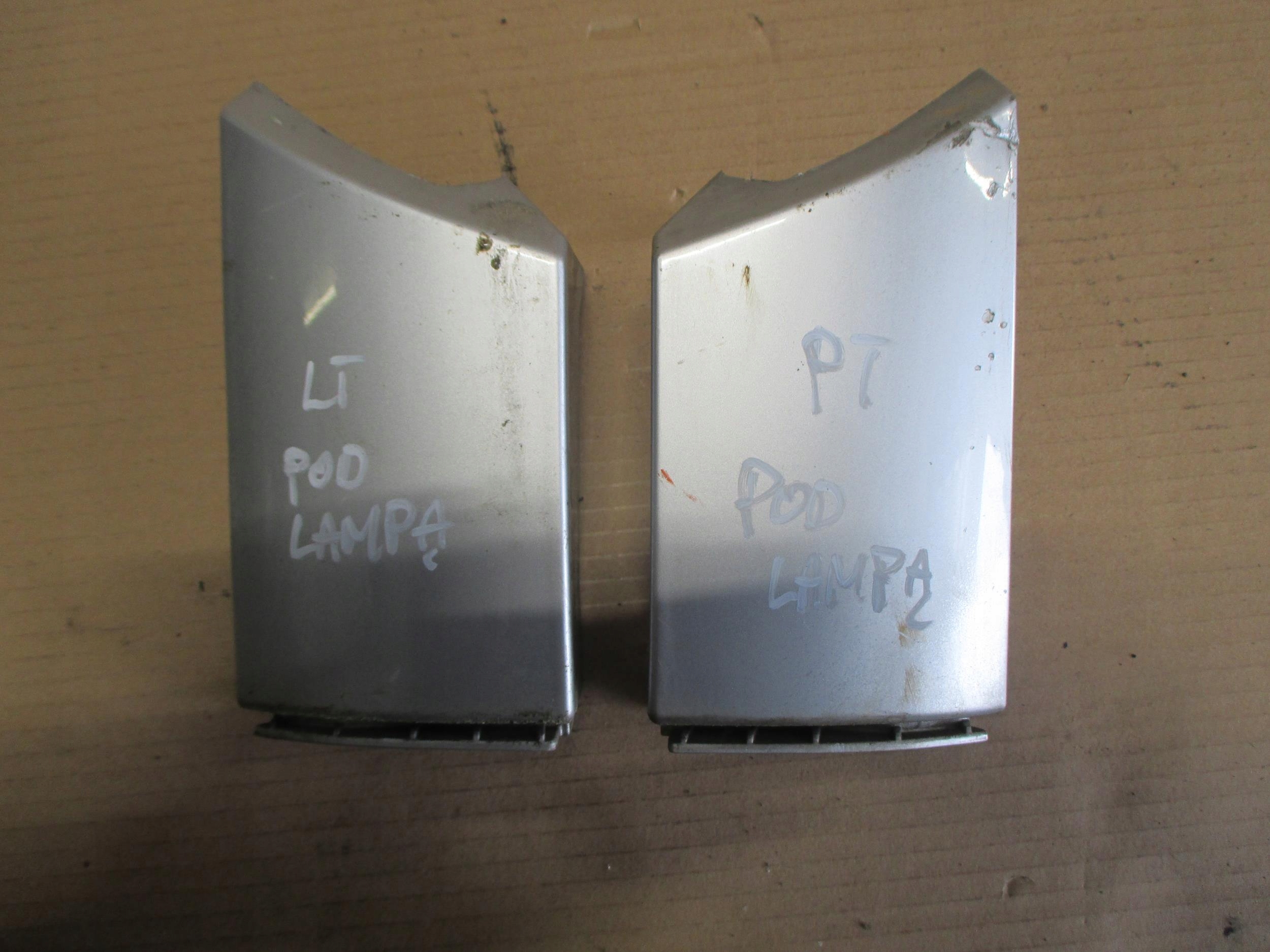 MERCEDES VANEO 01-05 LISTWA POD KLAPĘ TYŁ 744