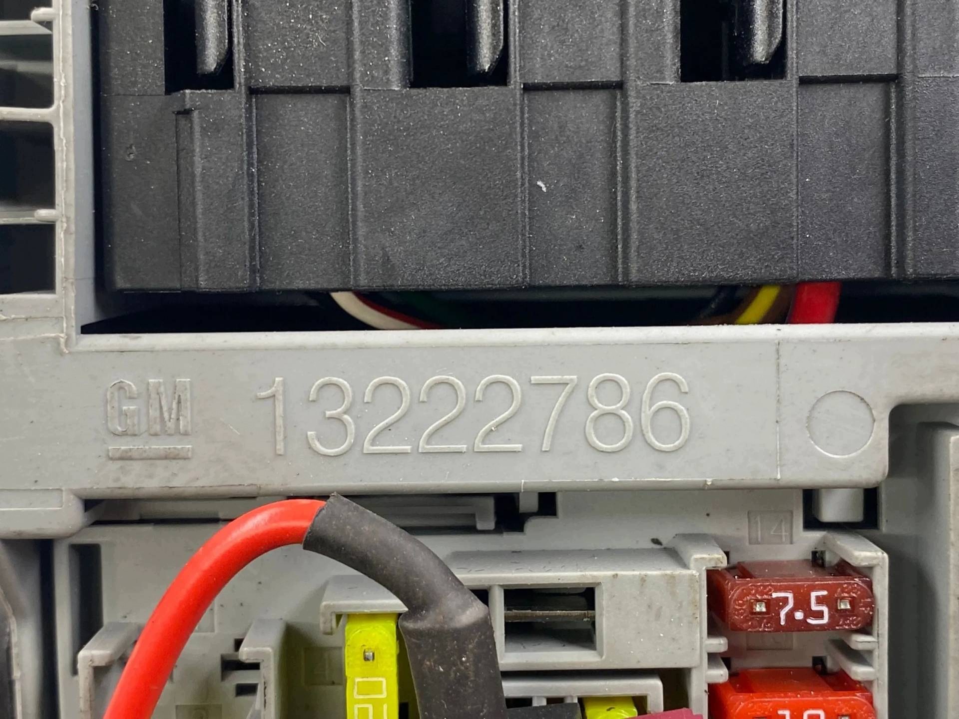 Module fusibles Opel Insignia A 2009 13222786