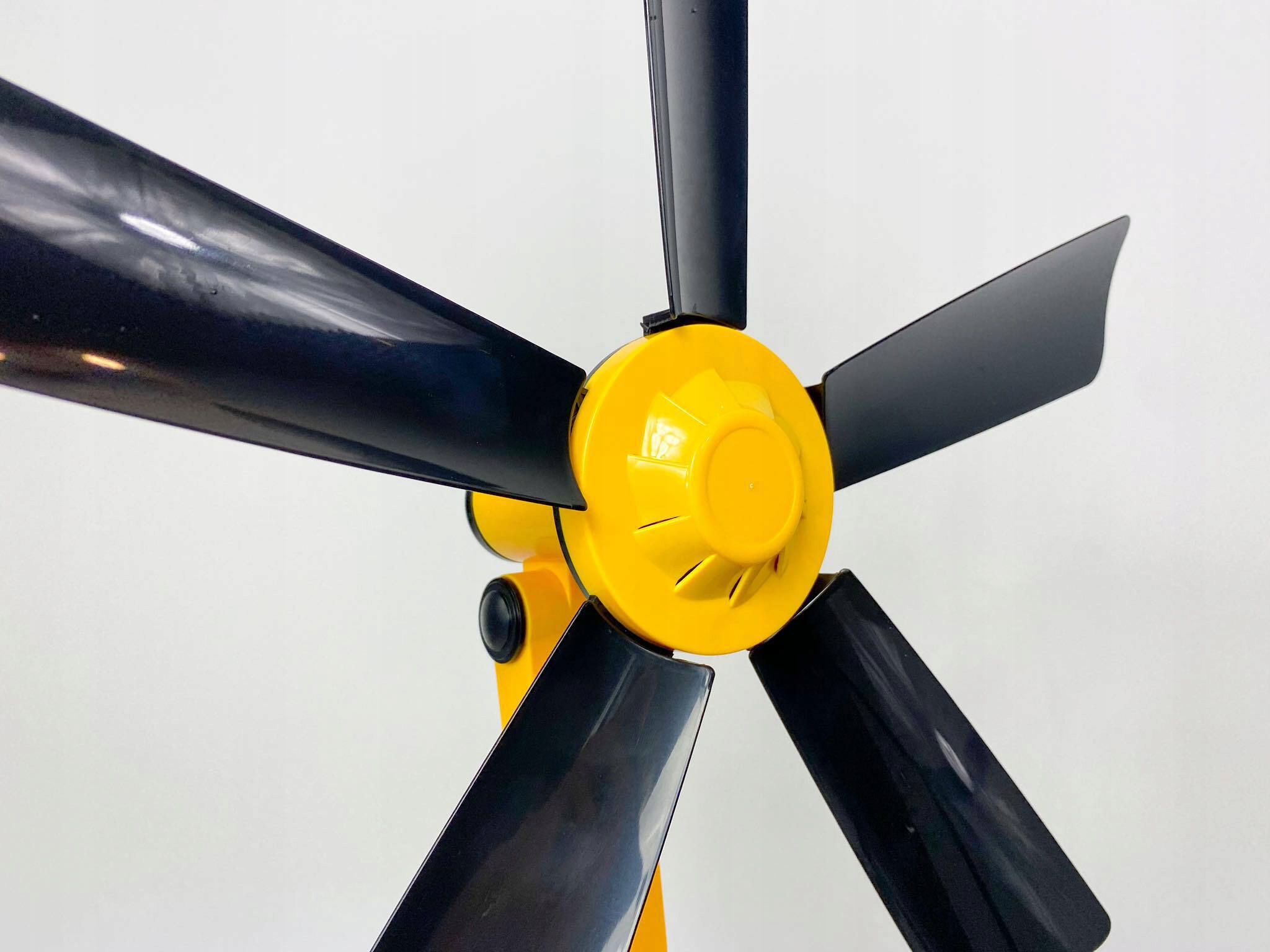 WENTYLATOR BIURKOWY WIATRAK BIUROWY NA KLIPS CICHY Marka Volteno