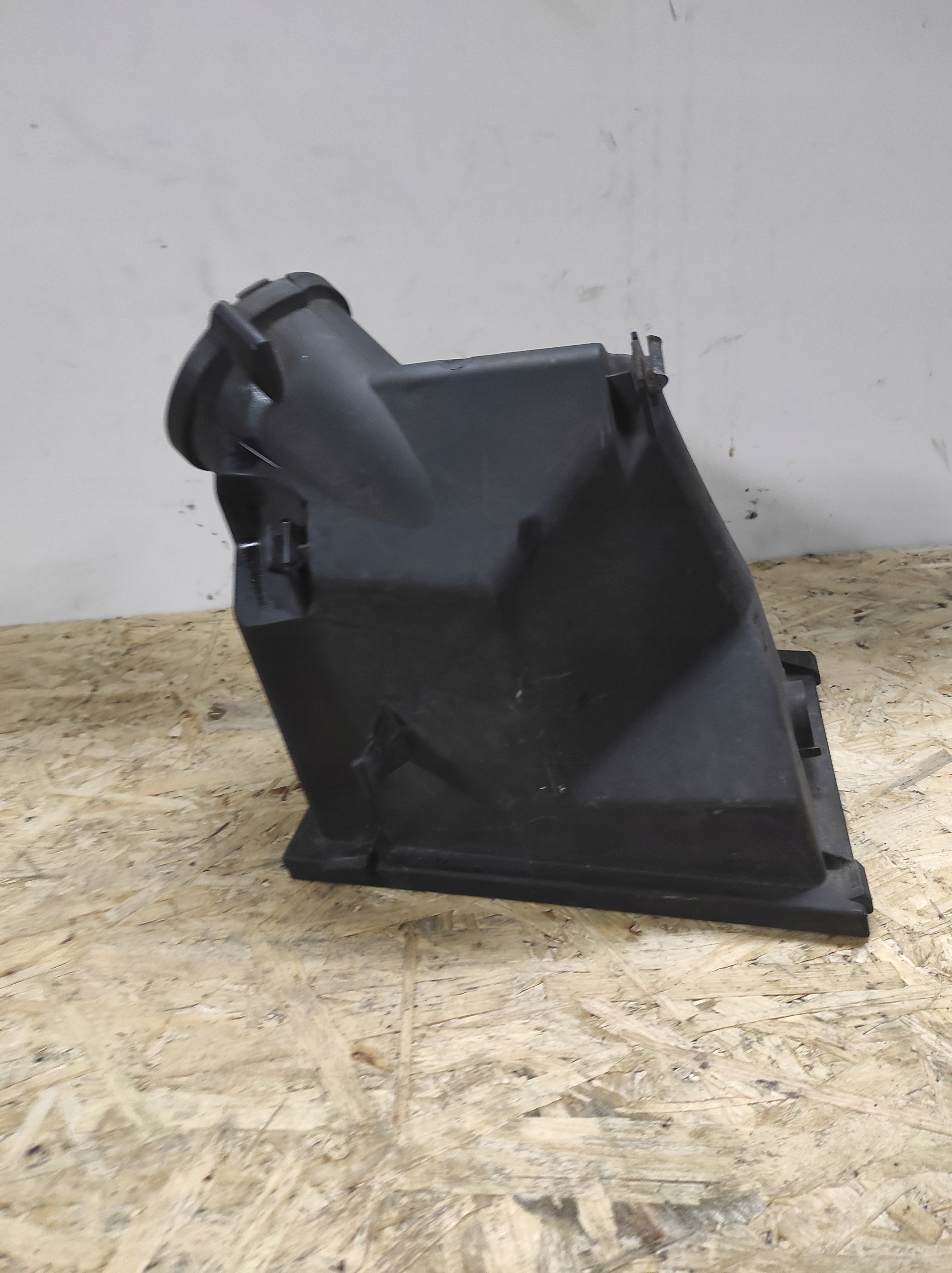 AUDI OBAL FILTER VZDUCHOVÝ 8W0133837H