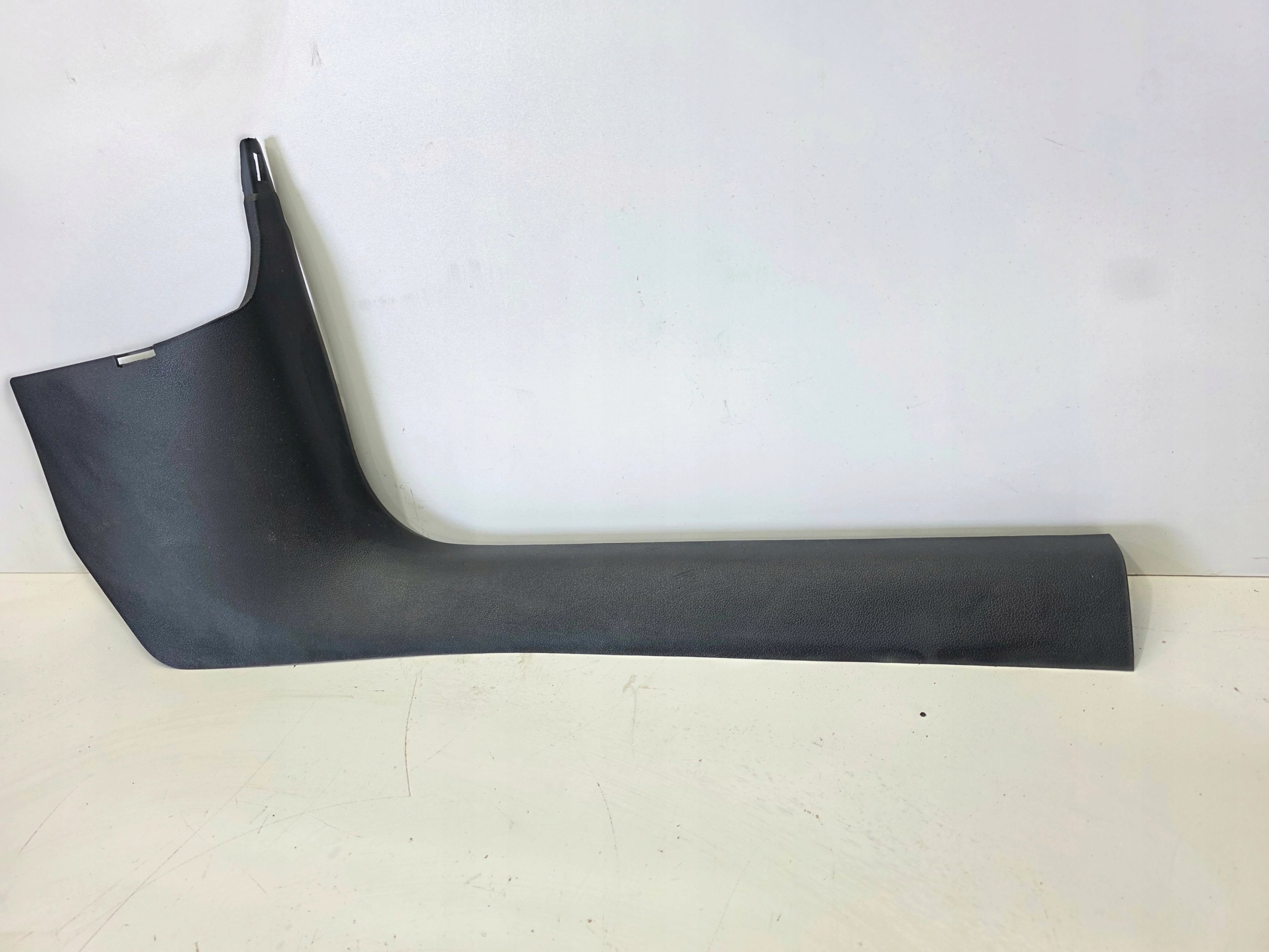 AUDI A4 B9 8W 8W1 KOMBI side SLUPKA A left