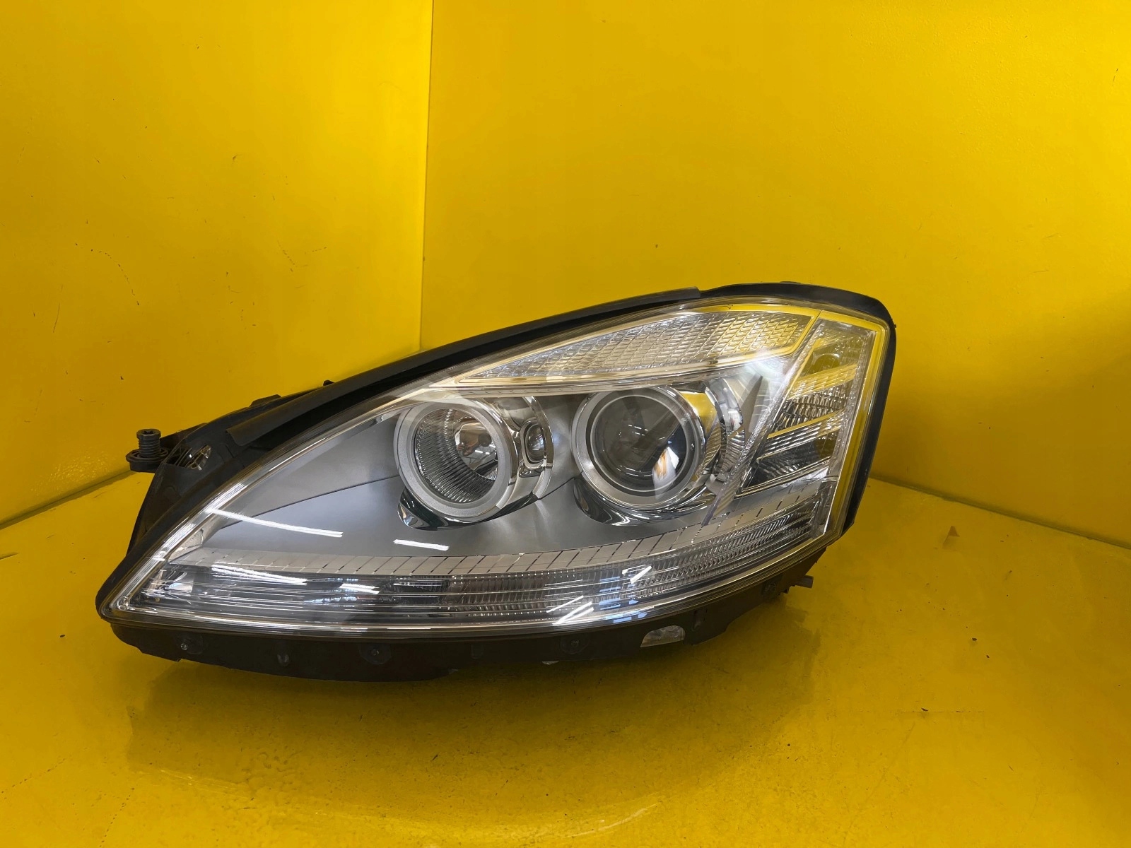 light left MERCEDES s-class W221 LIFT A2218200639 XENON