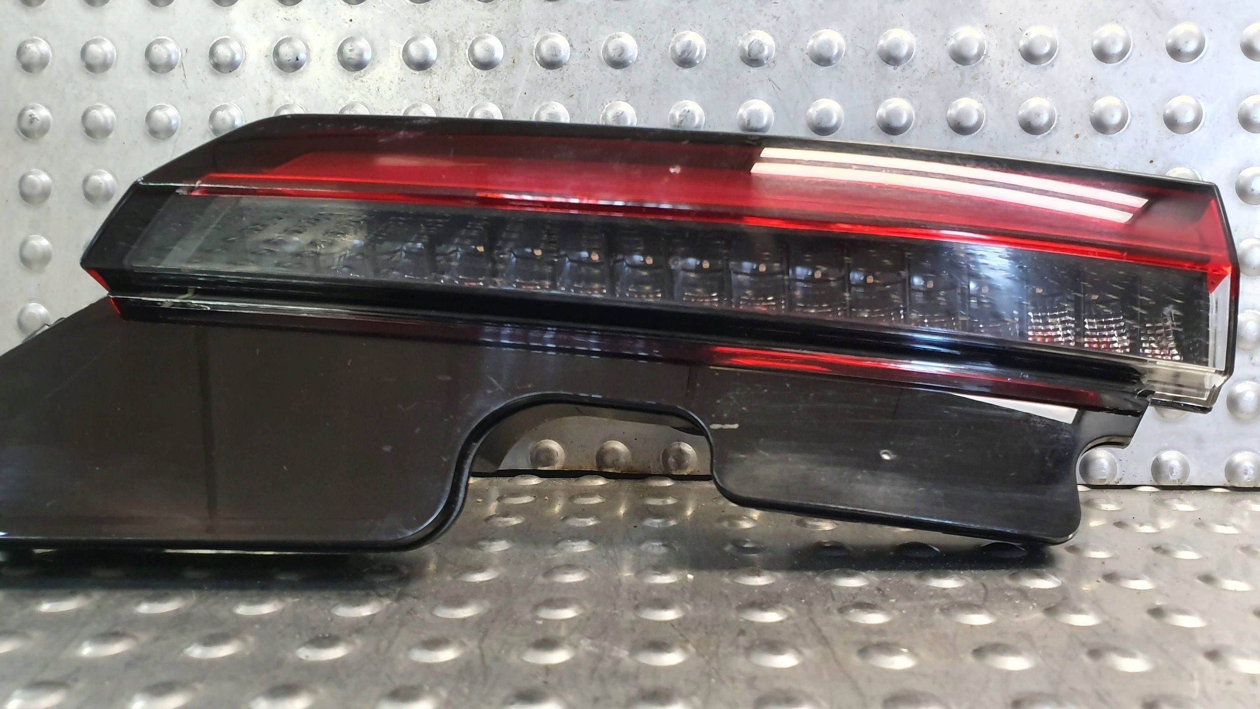 light rear part left VOLVO C40 to the bonnet 21- 32365672