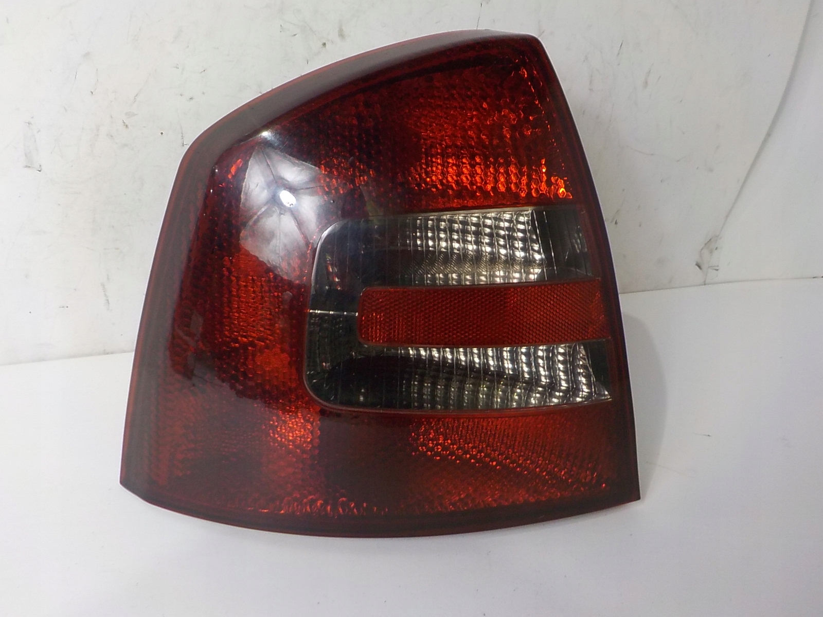 SKODA OCTAVIA II HB light left rear left rear part