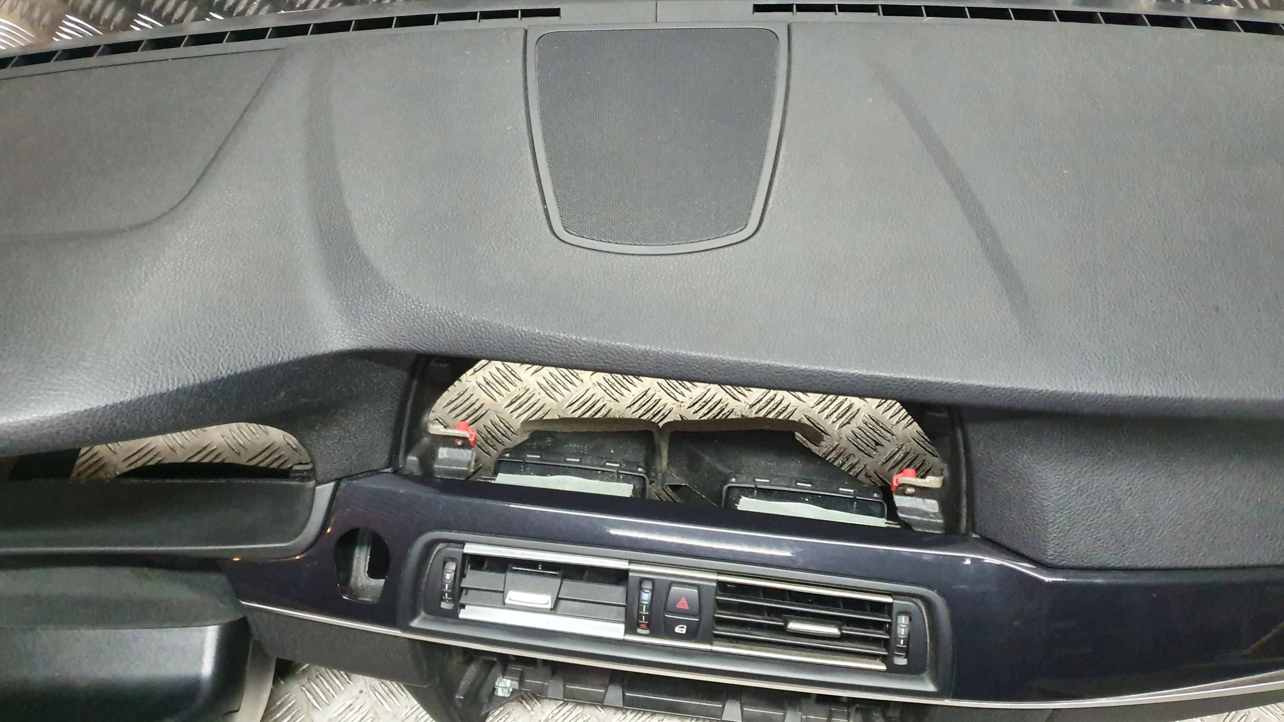 dashboard instrument panel cockpit airbag BMW F10 F11 10