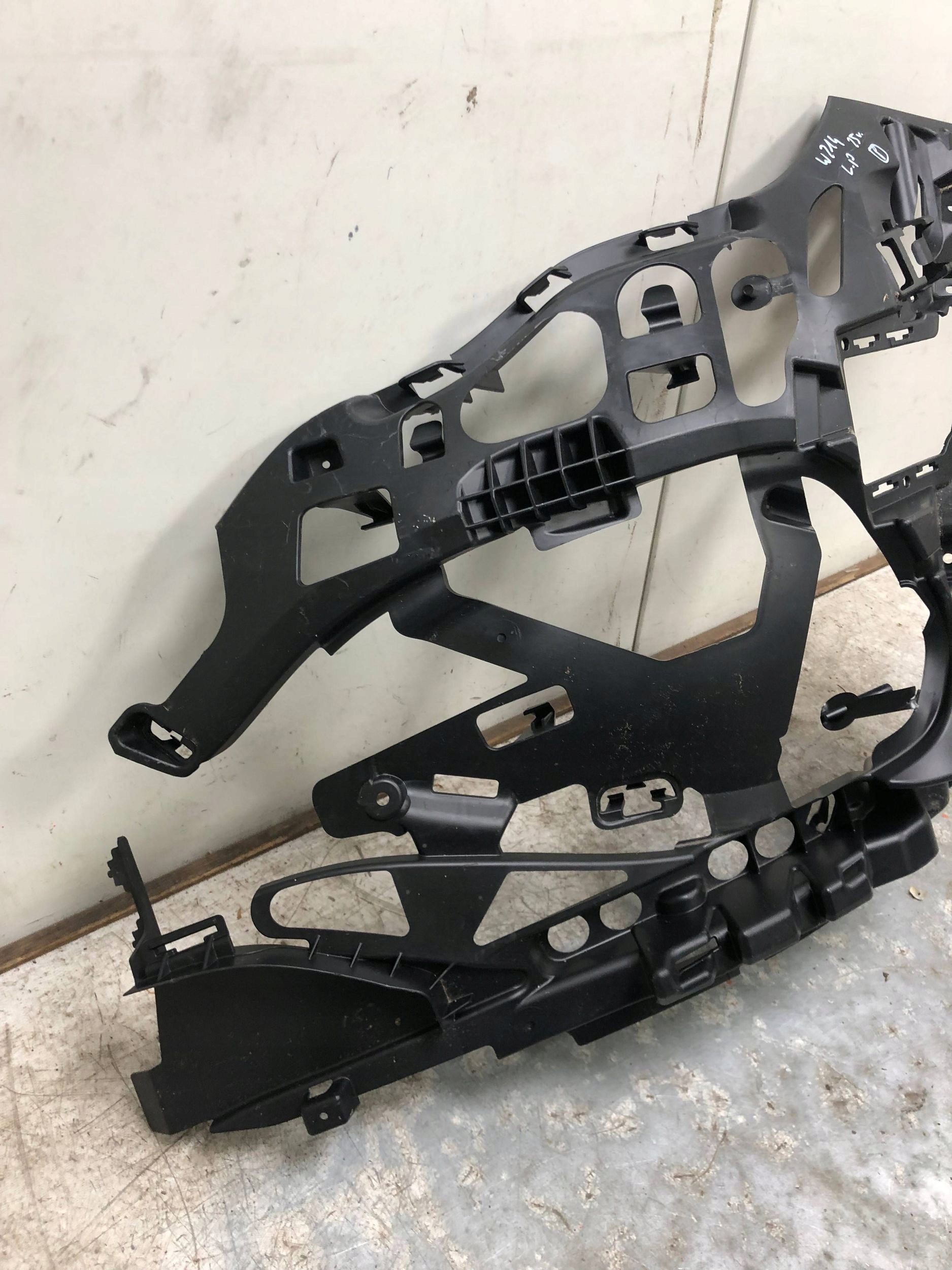 bumper bracket left front MERCEDES W214 A2148858200