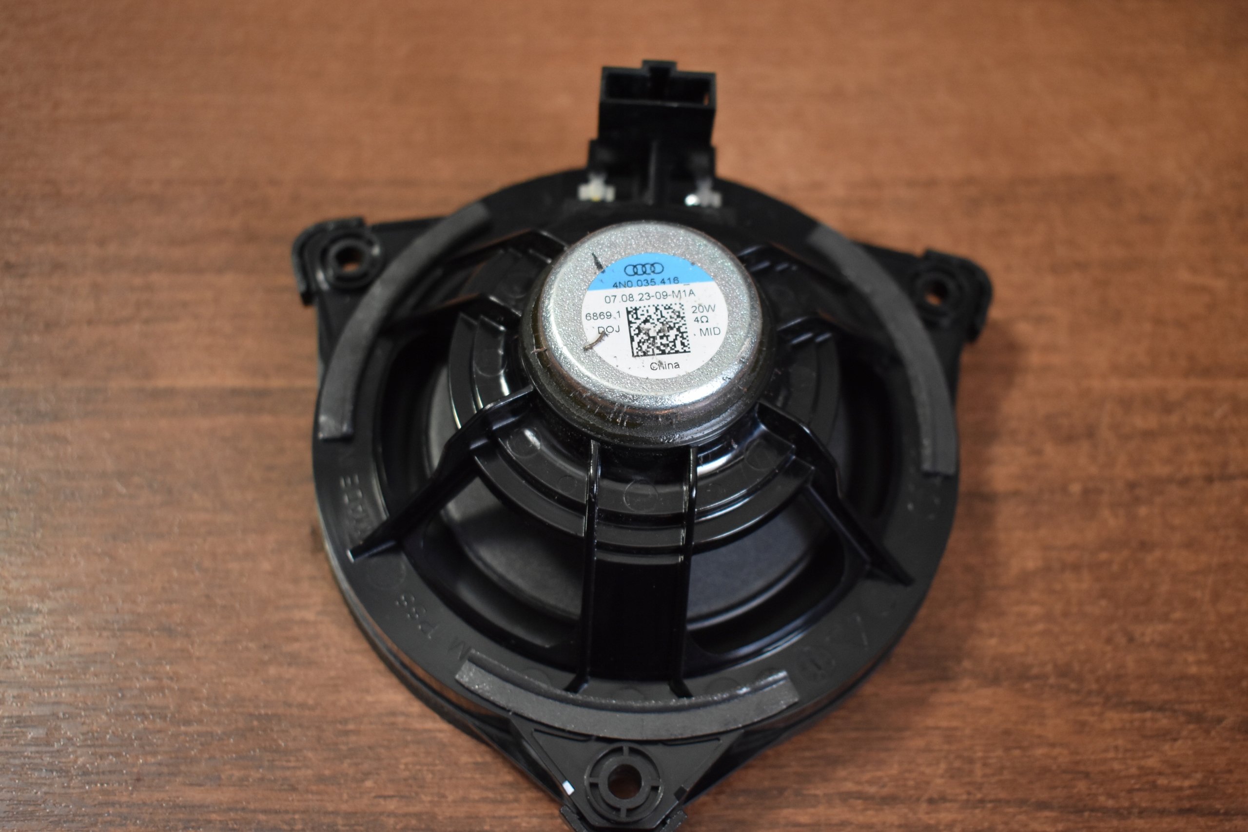 IDEALNY speaker bang & OLUFSEN AUDI A8 D5 1