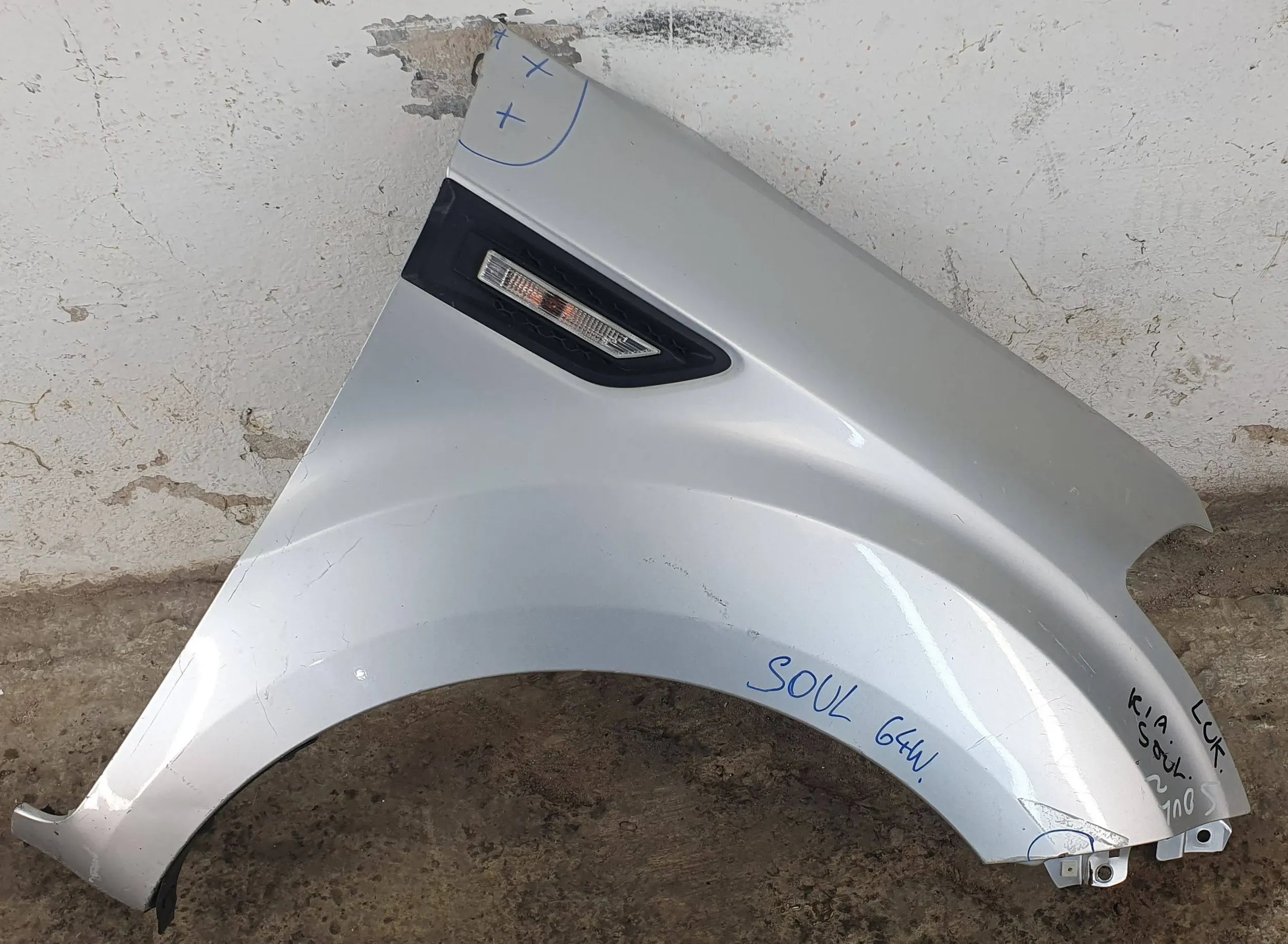 KIA Soul 1 and right fender front front $