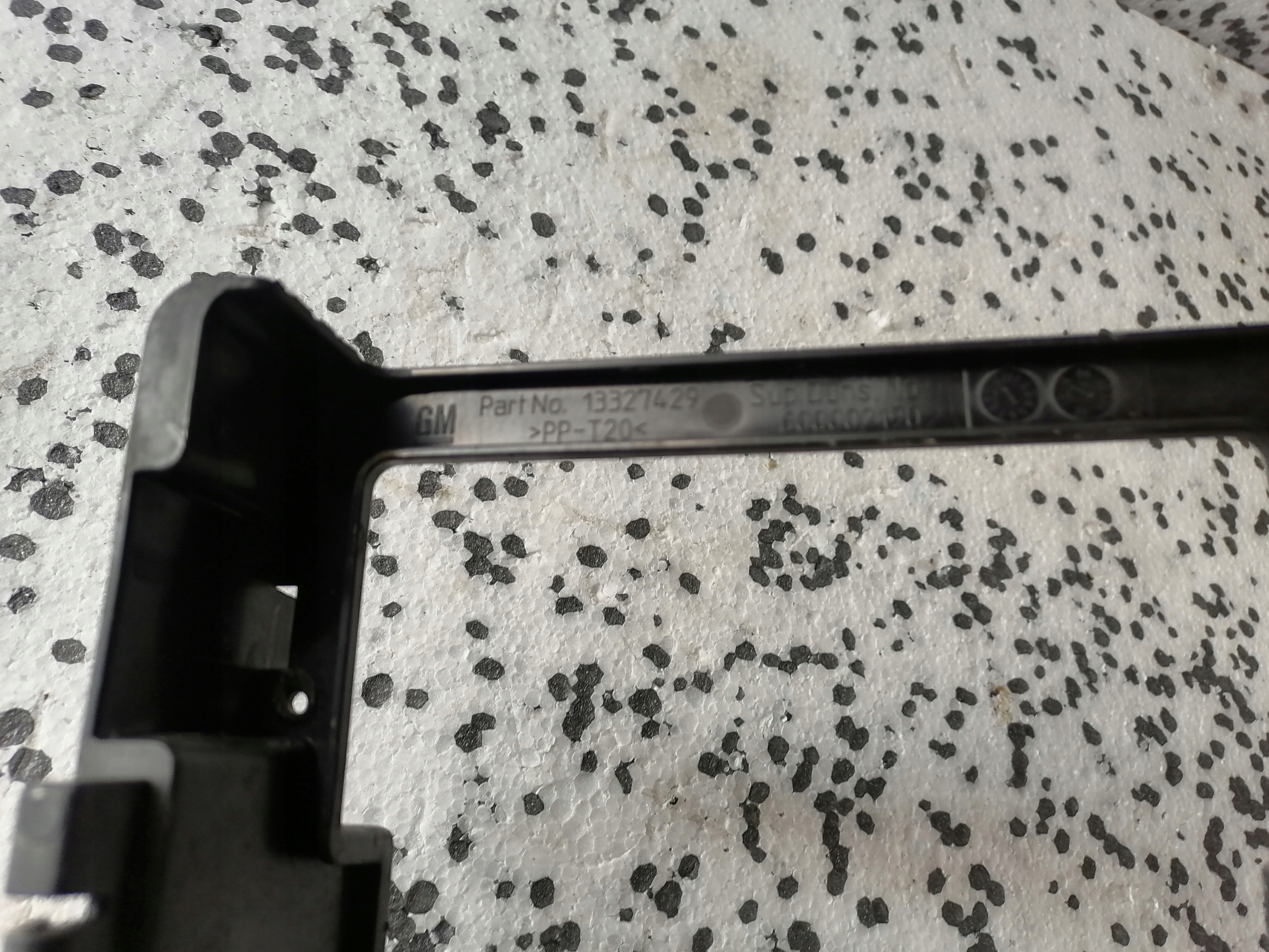 Support plaque KOMPUTERA OPEL MERIVA B 1.4 13327429