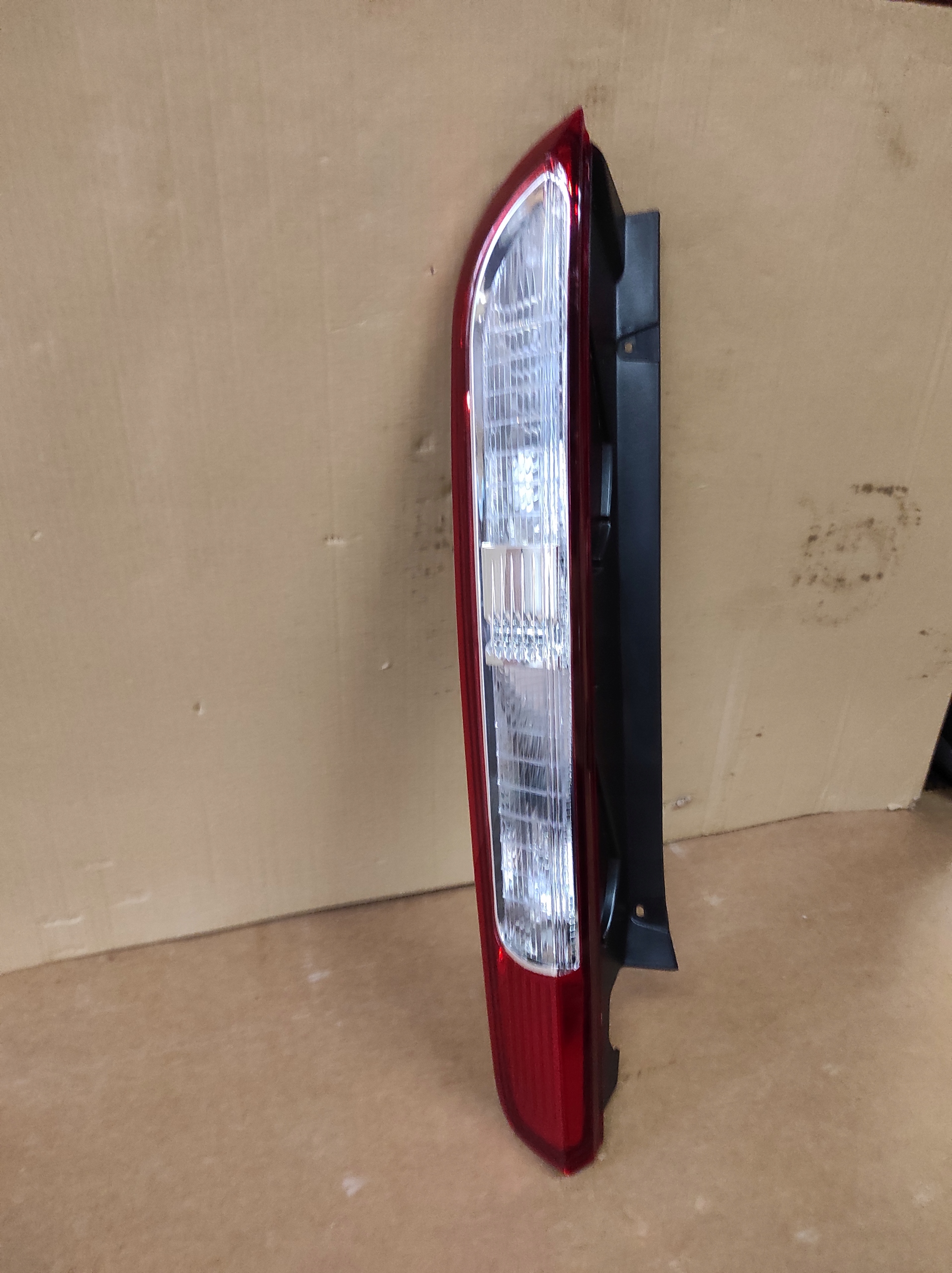 Lampa tył L (LED/na żarówki) FORD FOCUS II Hatchback 02.08-09.12
