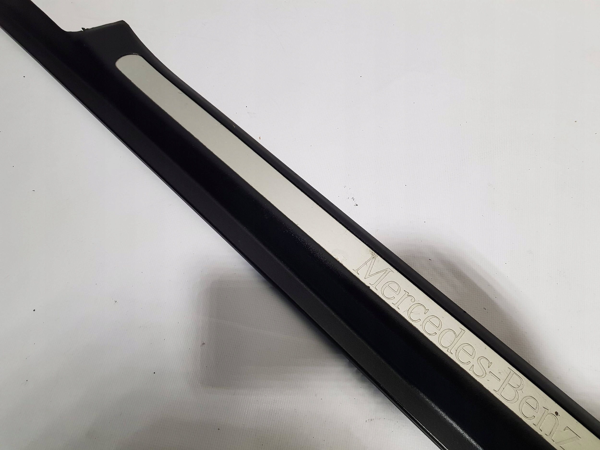 MERCEDES CLC CL203 moulding threshold cap inner right A2036802835