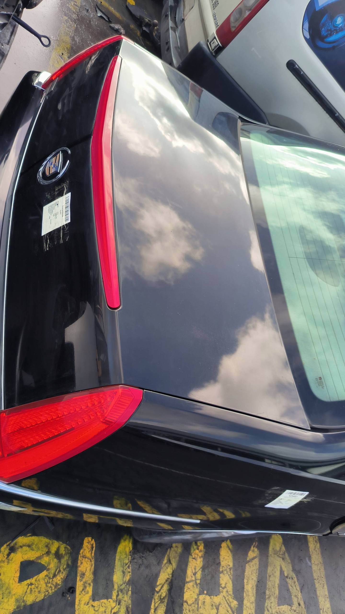 boot door black U8555 CADILLAC DTS